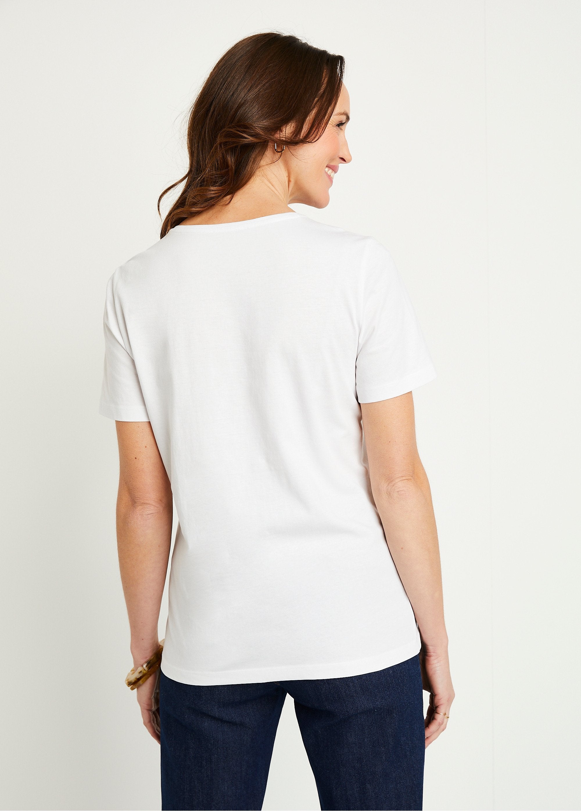 T-shirt_met_korte_mouwen_en_borduursel_WIT_DO1_slim