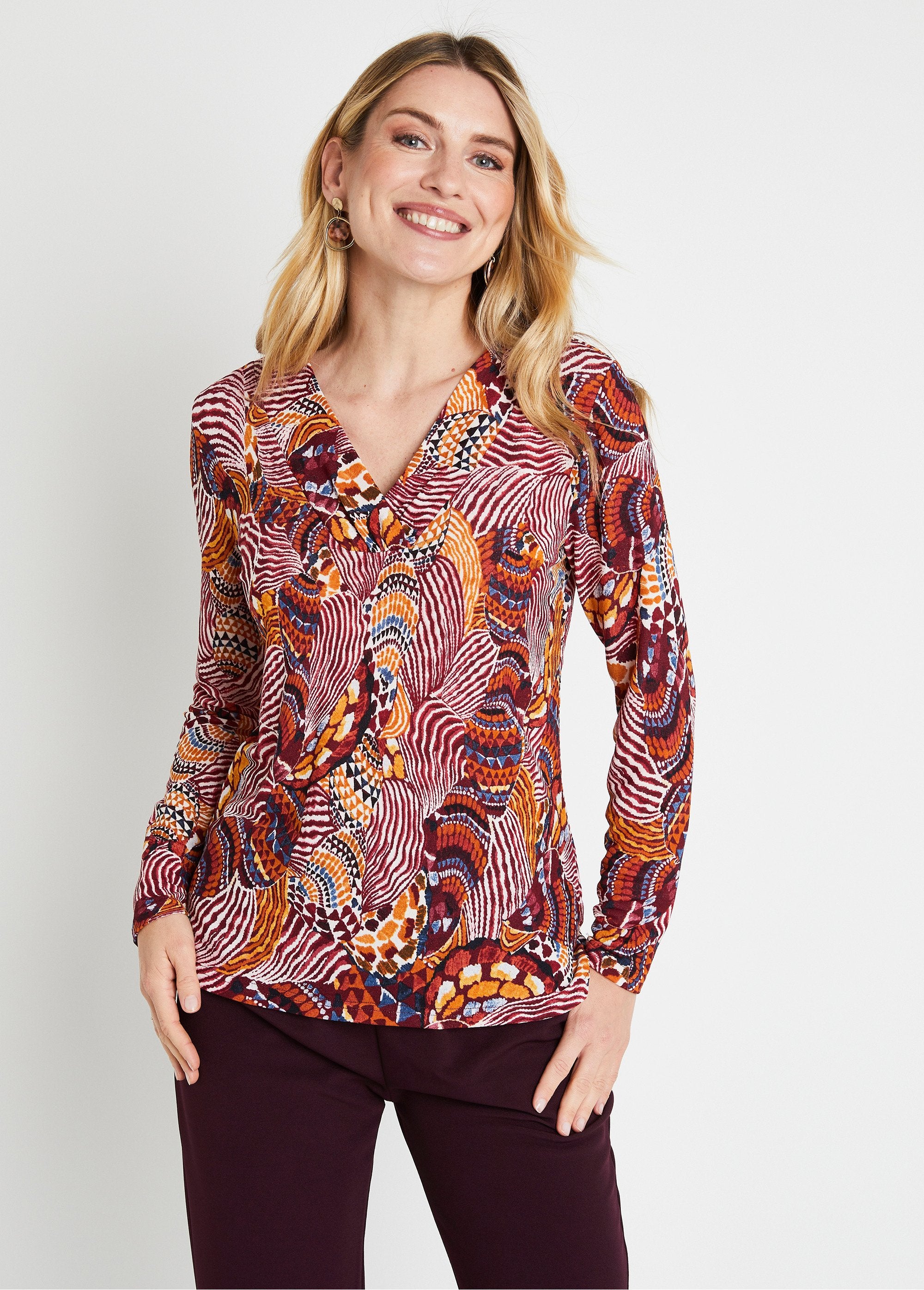 T-shirt_met_patchworkprint_en_ronde_hals_Bordeaux_et_miel_FA1_slim