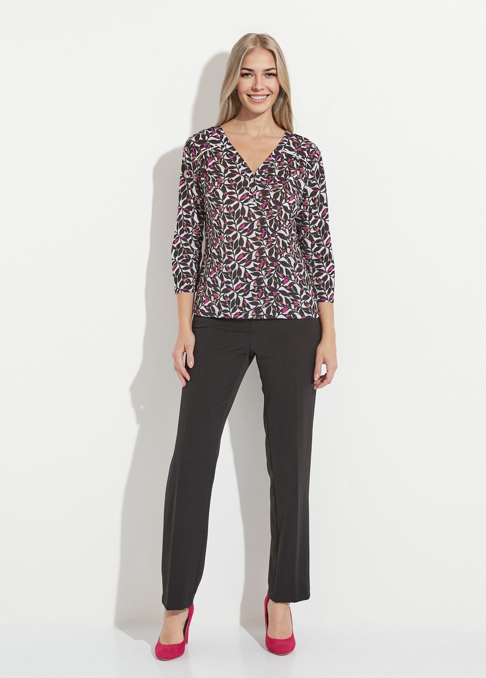 T-shirt_met_korte_V-hals_en_3/4-mouwen_bladprint_Ecru_et_rose_SF1_slim