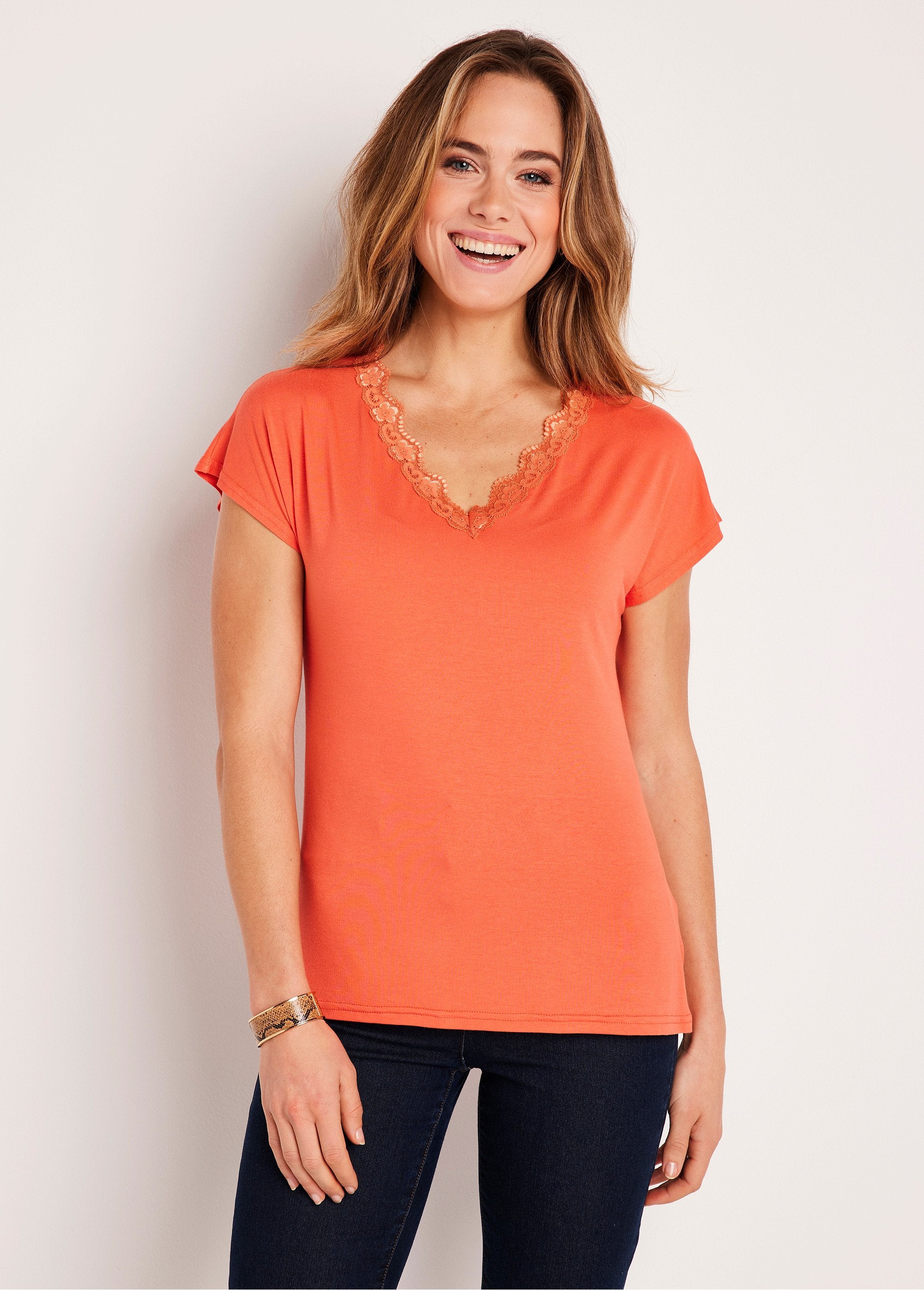 Kort_T-shirt_van_stretchkant_ORANJE_FA1_slim