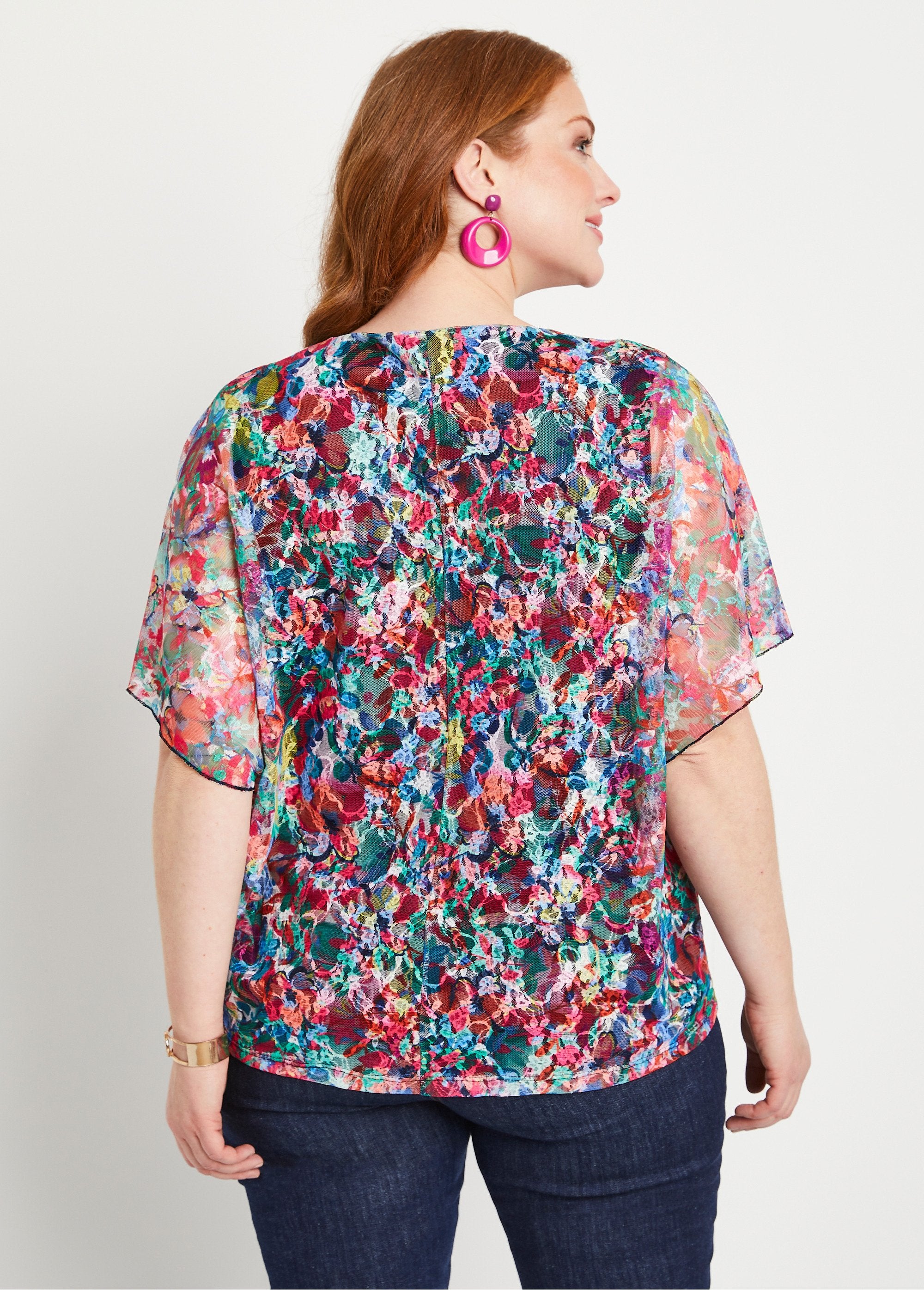 Kort_gebloemd_kanten_T-shirt_Fuchsia_en_blauw_DO1_curvy