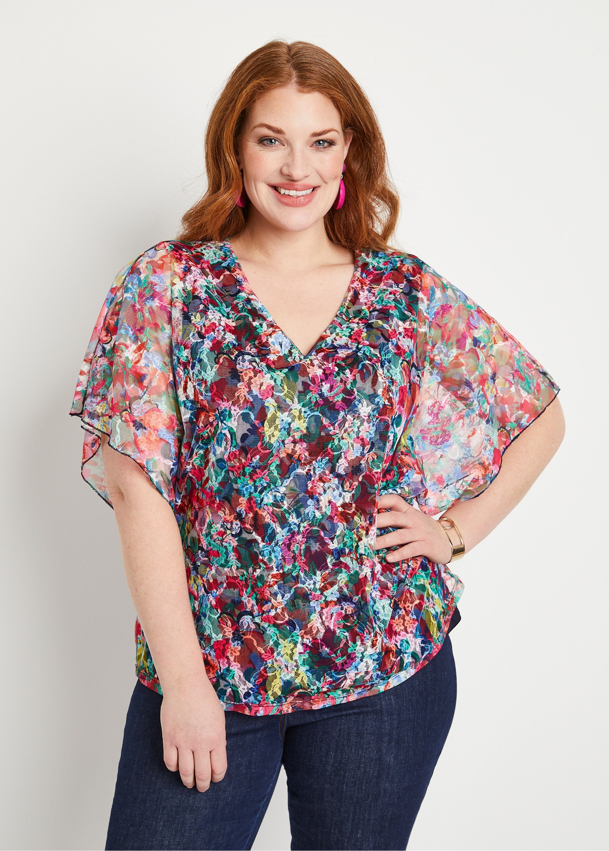 Kort_gebloemd_kanten_T-shirt_Fuchsia_en_blauw_FA1_curvy