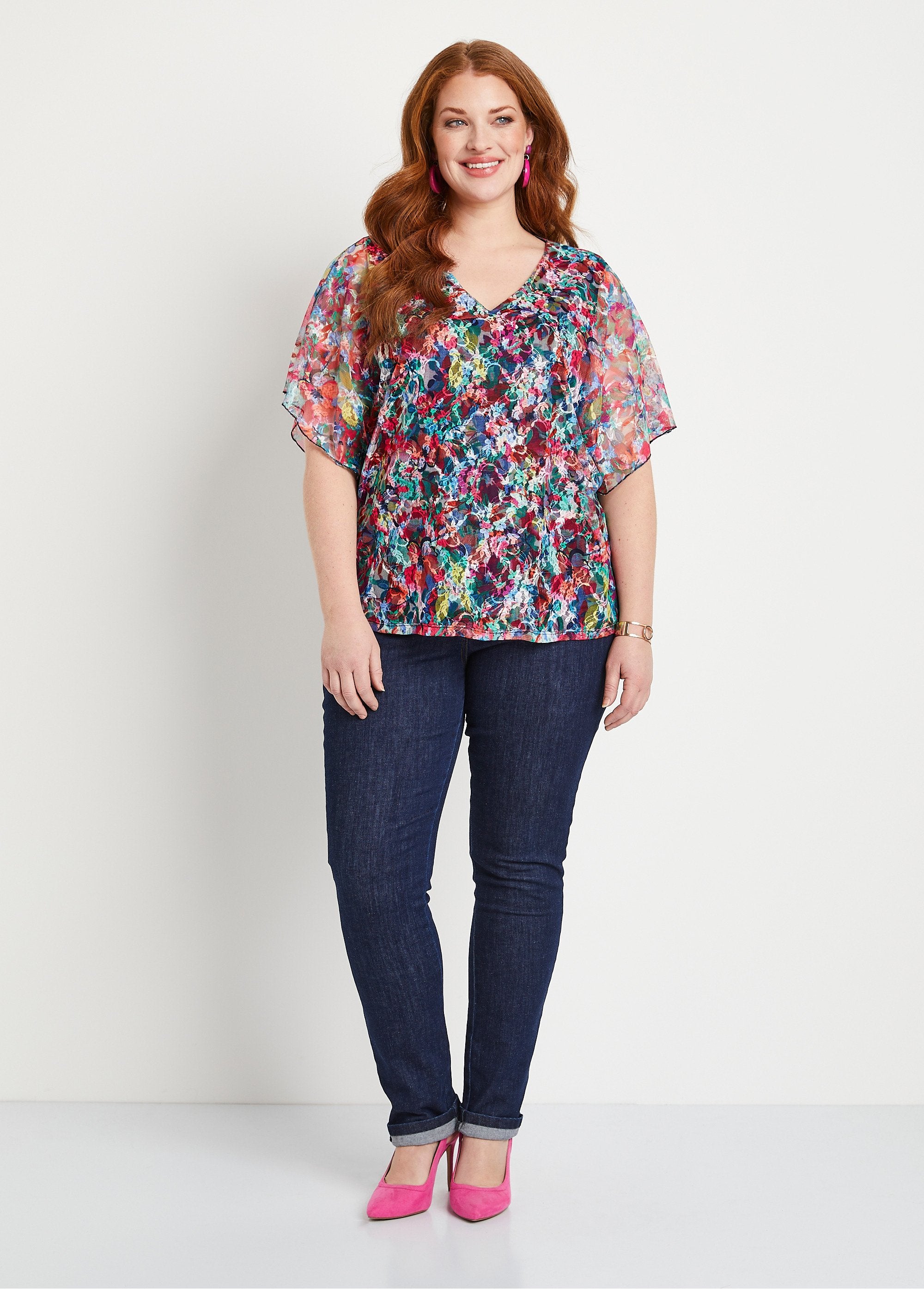 Kort_gebloemd_kanten_T-shirt_Fuchsia_en_blauw_SF1_curvy