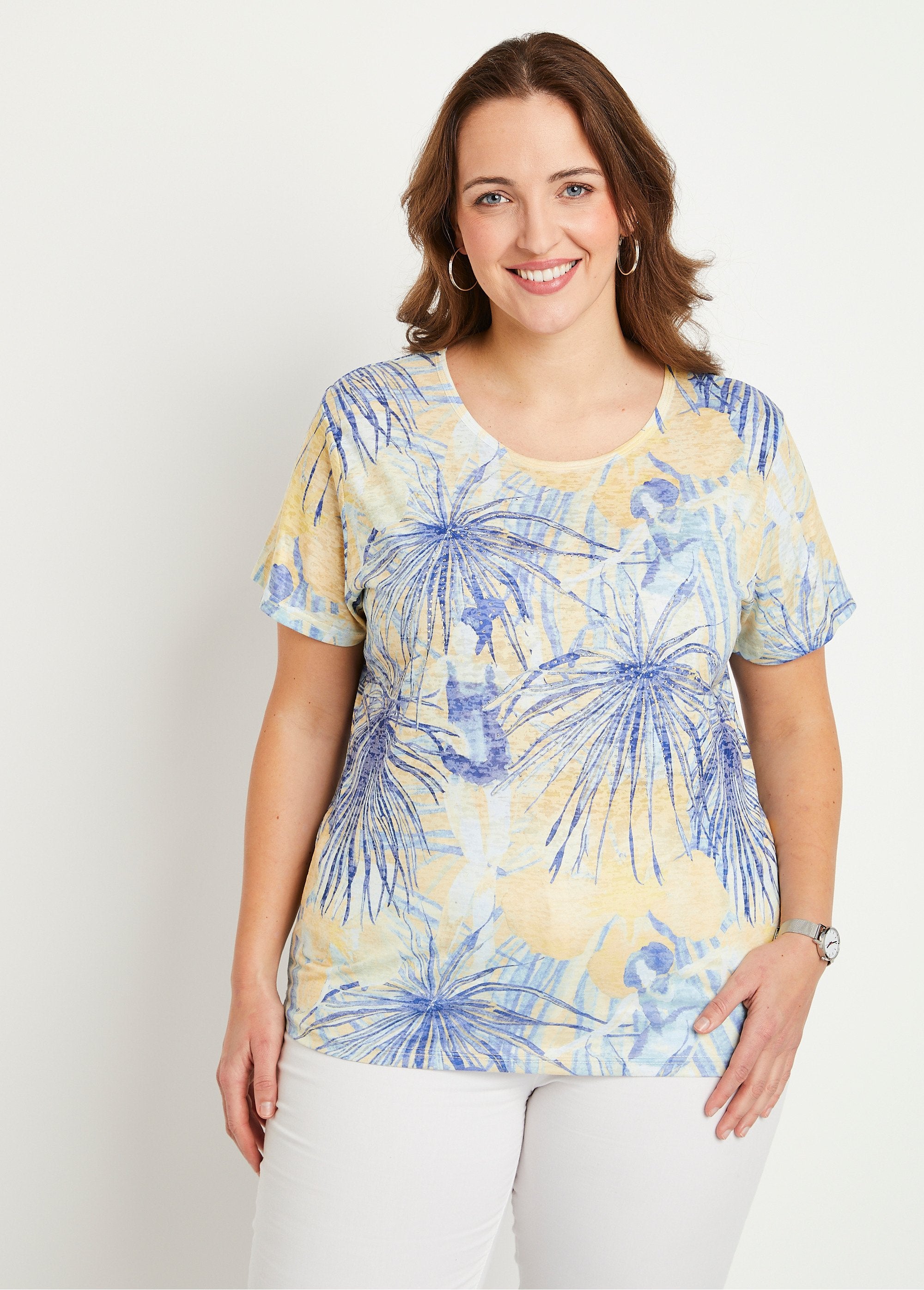 Kort_strass_T-shirt_Geel_en_blauw_FA1_curvy