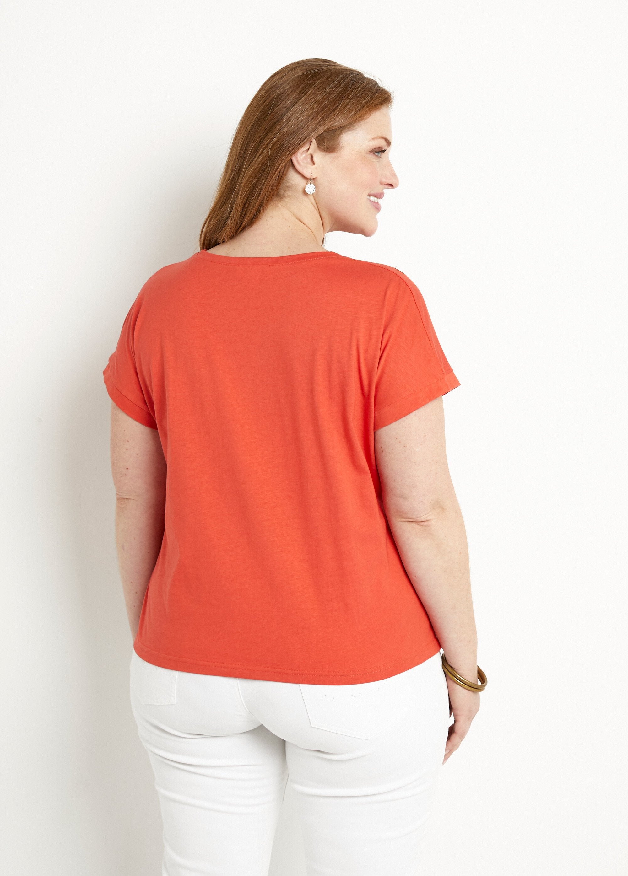 Effen_geborduurd_opengewerkt_T-shirt_met_korte_mouwen_Capucine_DO1_curvy