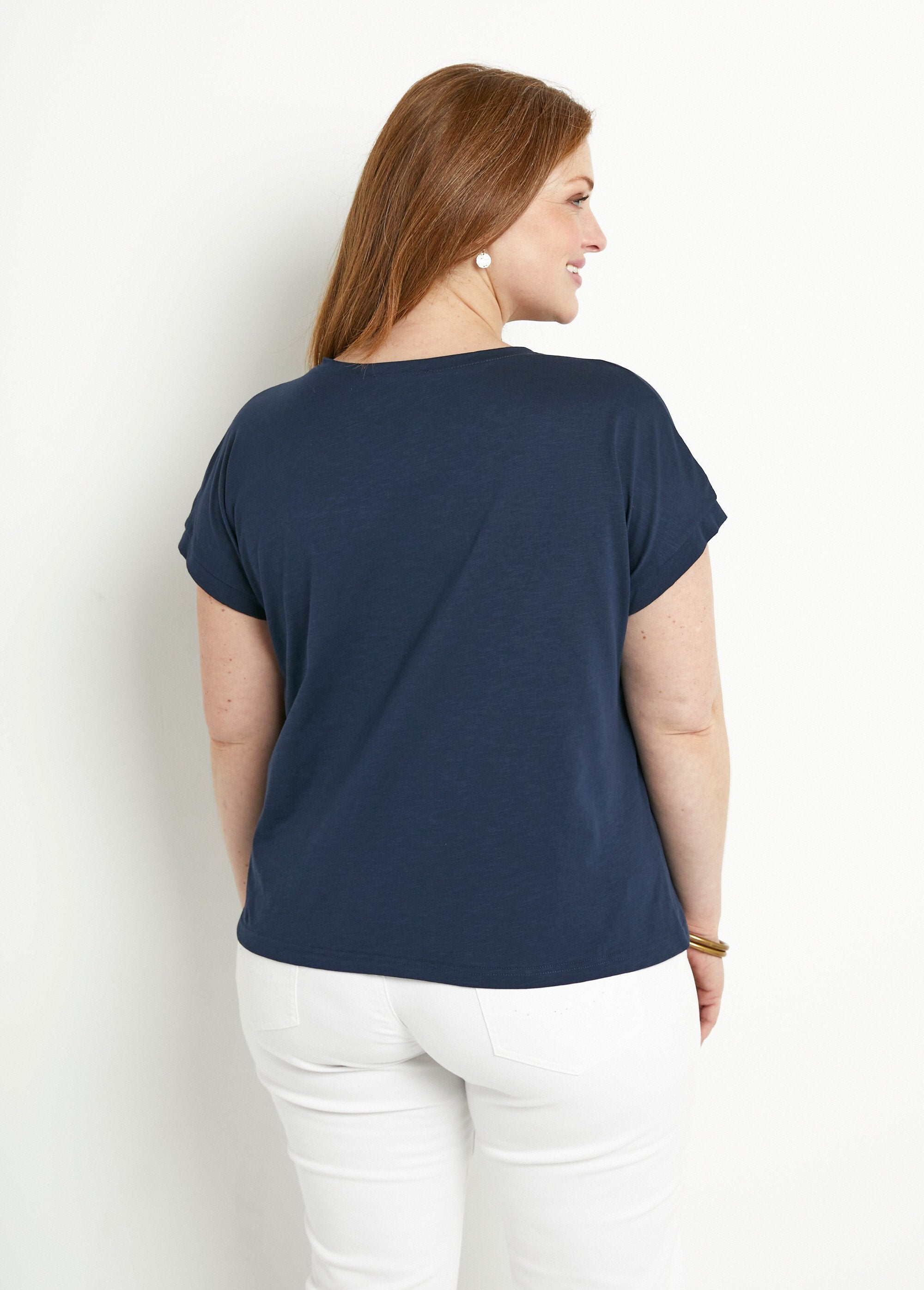 Effen_geborduurd_opengewerkt_T-shirt_met_korte_mouwen_Marine_DO1_curvy