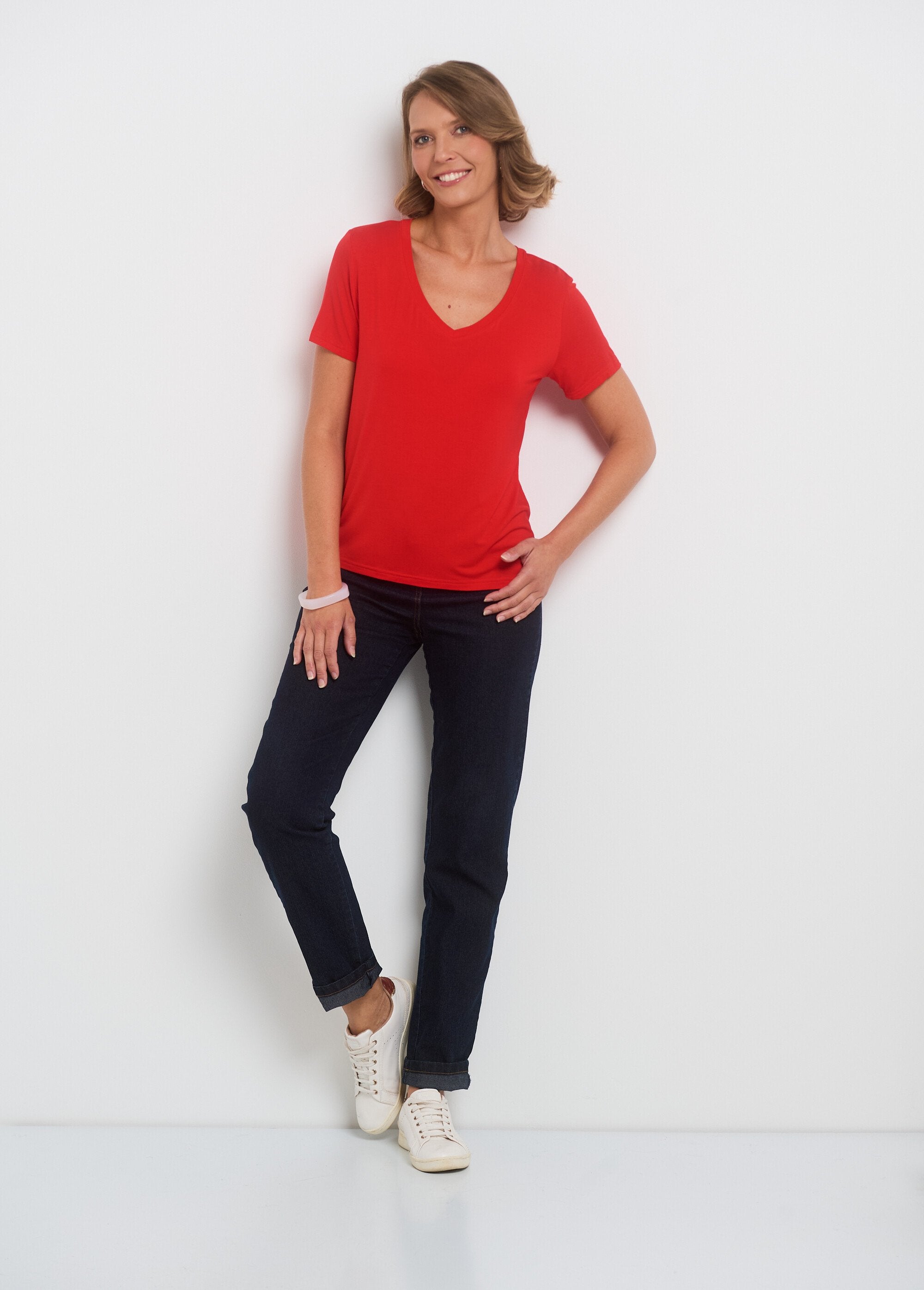 Vloeiend_V-hals_T-shirt_met_korte_mouwen_Rouge_SF1_slim
