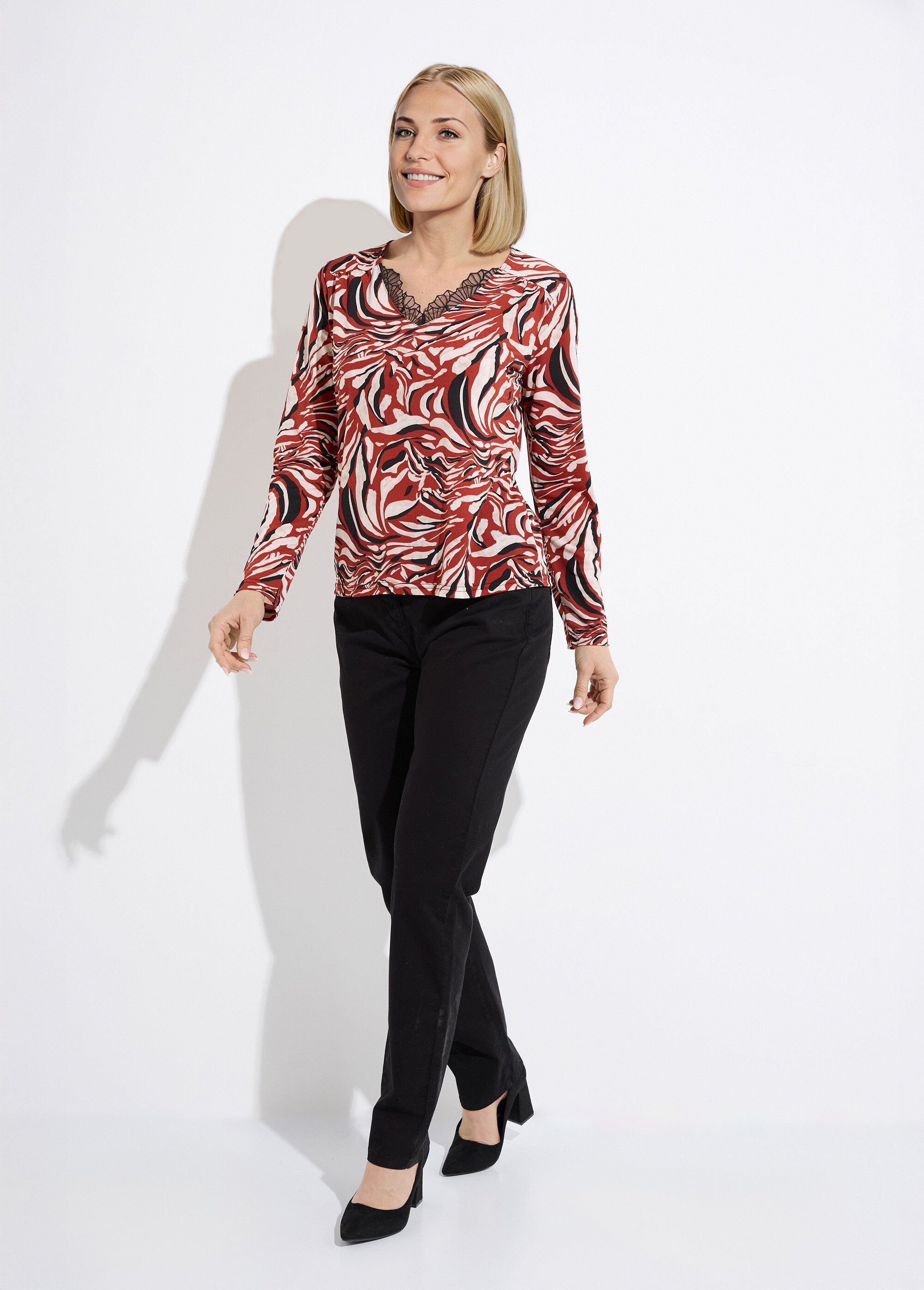 T-shirt_met_grafische_V-hals_en_kant_Noir_et_brique_SF1_slim