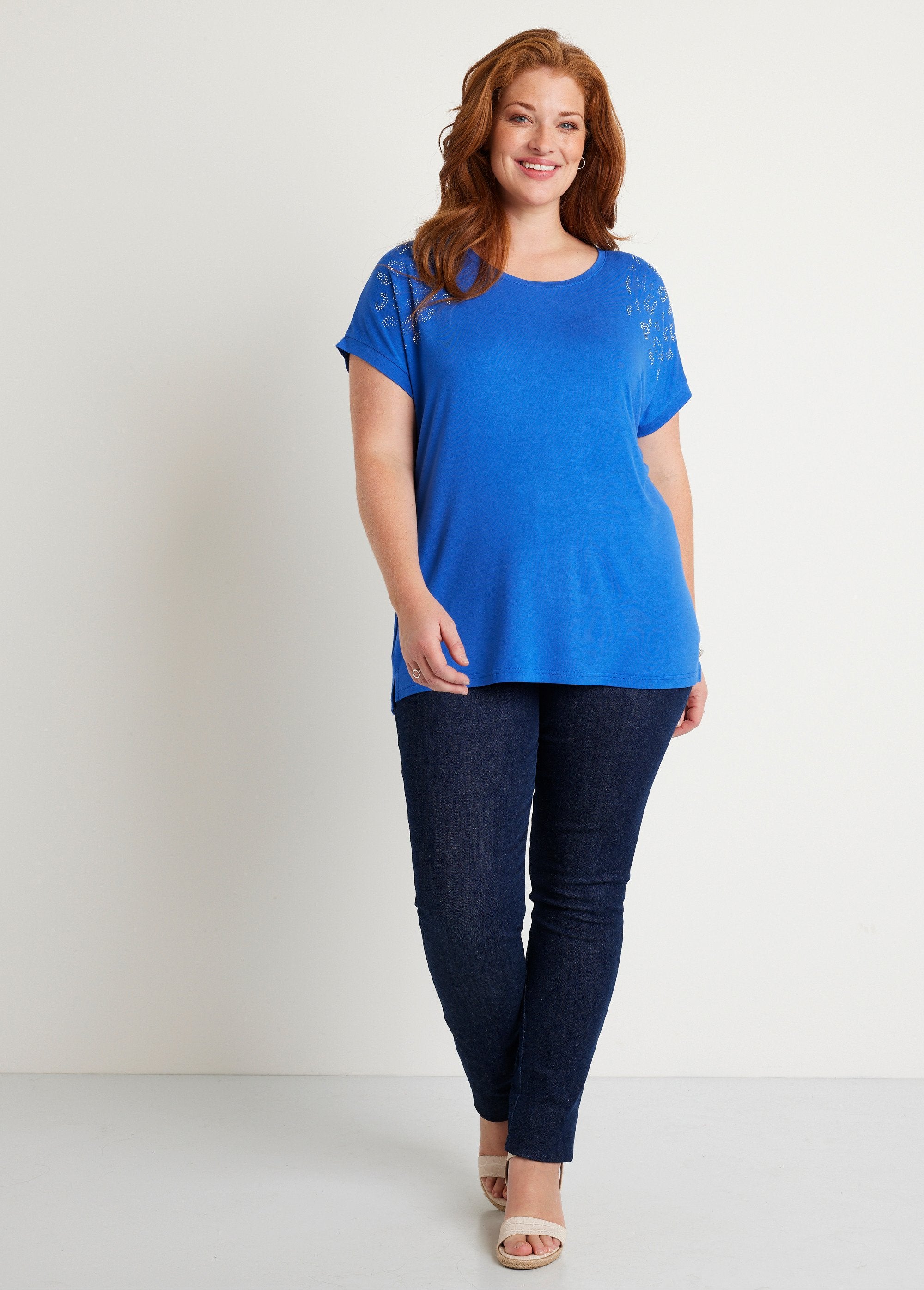 Effen_T-shirt_met_lange_mouwen_BLAUW_SF1_curvy