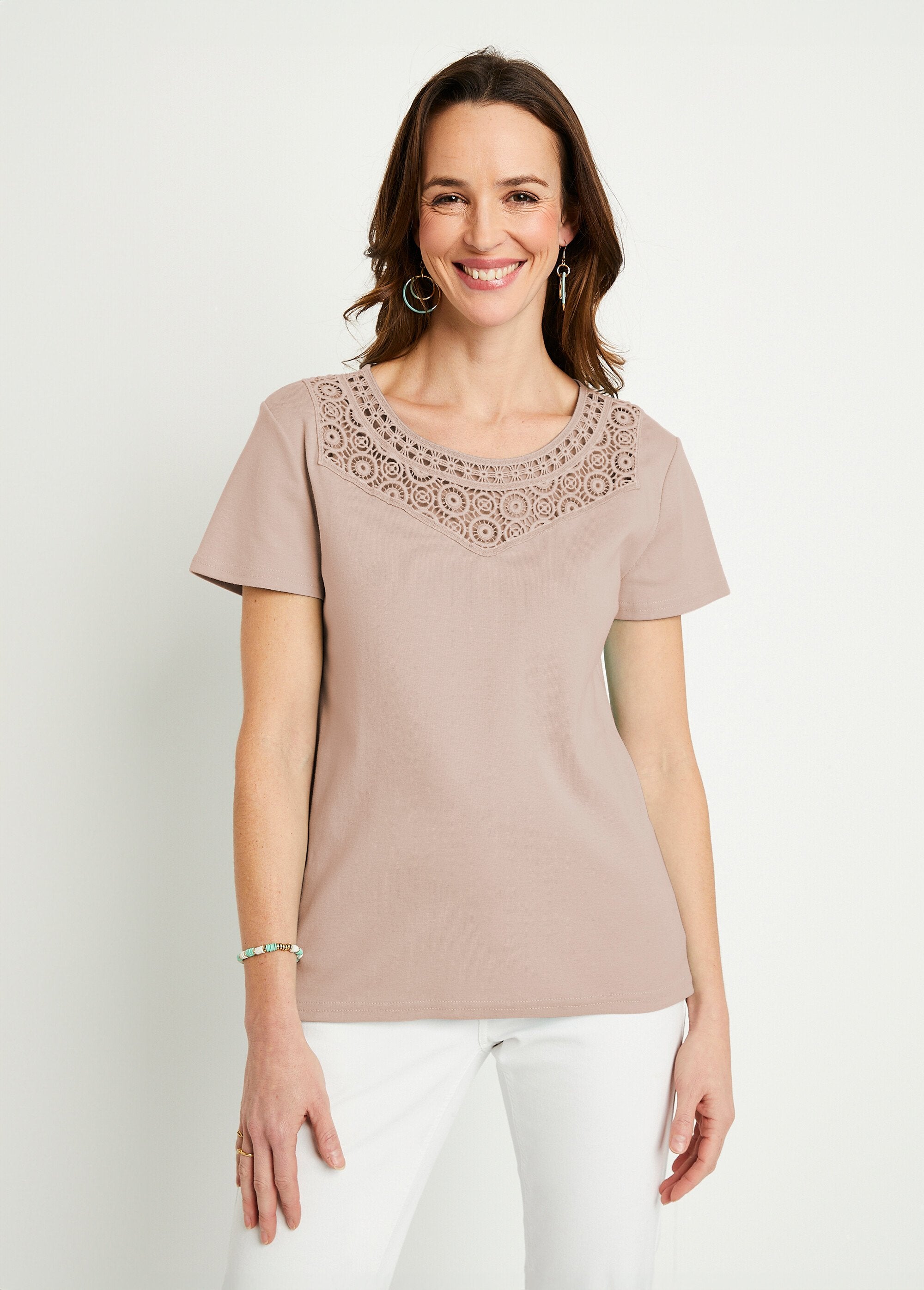 Effen_katoenen_macramé_T-shirt,_korte_mouwen_BEIGE_FA1_slim