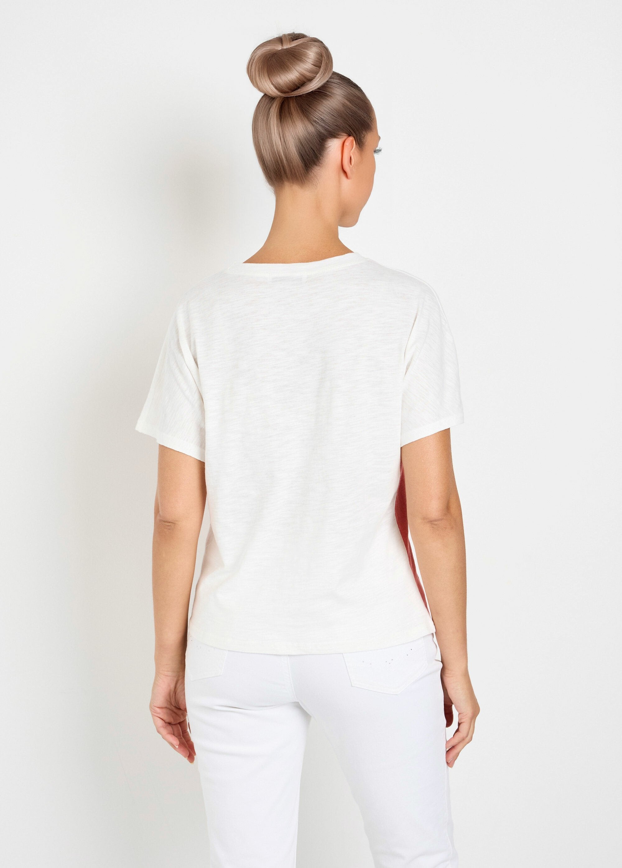 Tweekleurig_gebreid_T-shirt_met_boodschap_Corail_et_blanc_DO1_slim