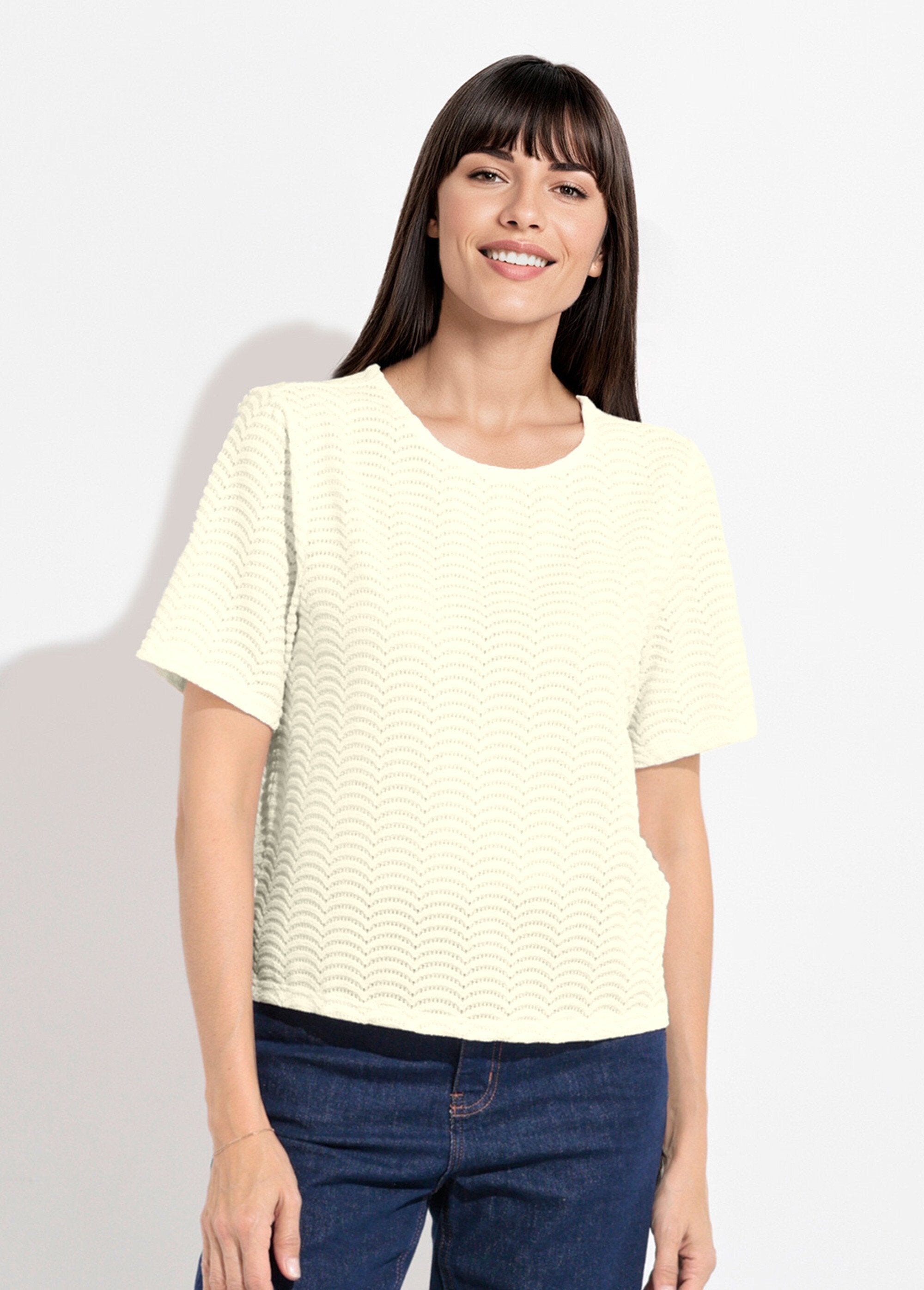 Gebreid_T-shirt_met_schubbenpatroon_Beige_FA1_slim