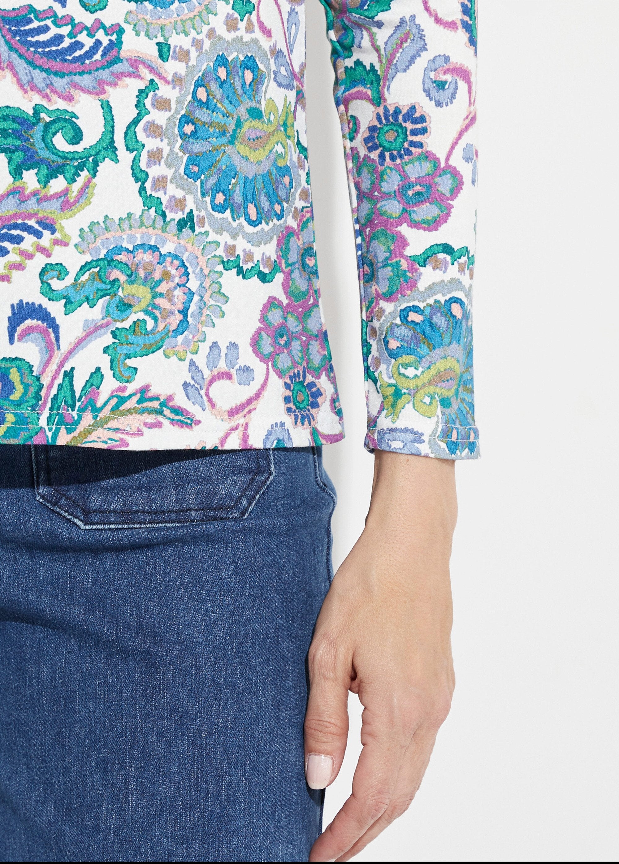 T-shirt_met_lange_mouwen_en_pastelprint_Fond_ecru_DE2_slim