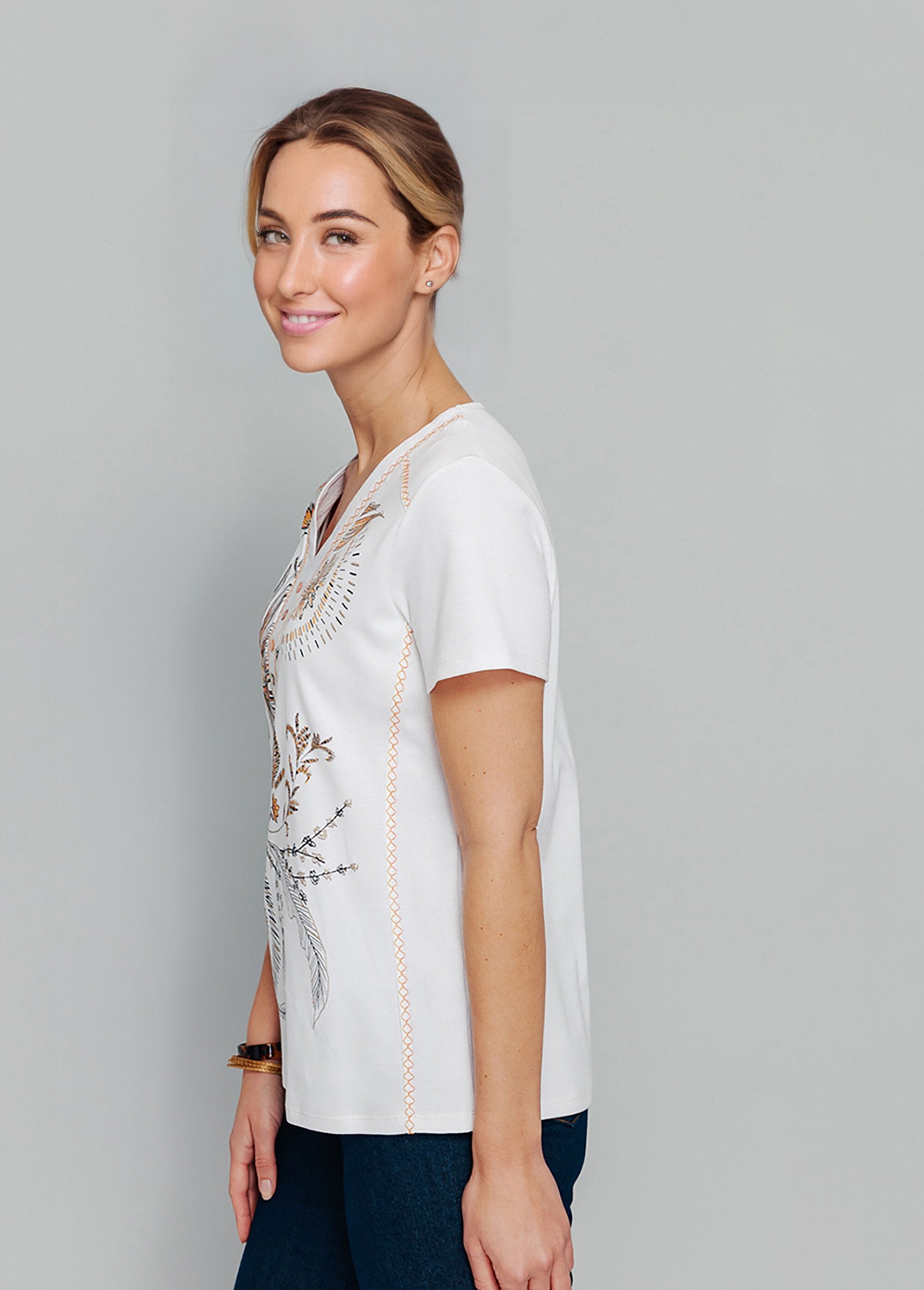 Gebloemd_T-shirt_met_borduursel_Natuurlijk_DR1_slim