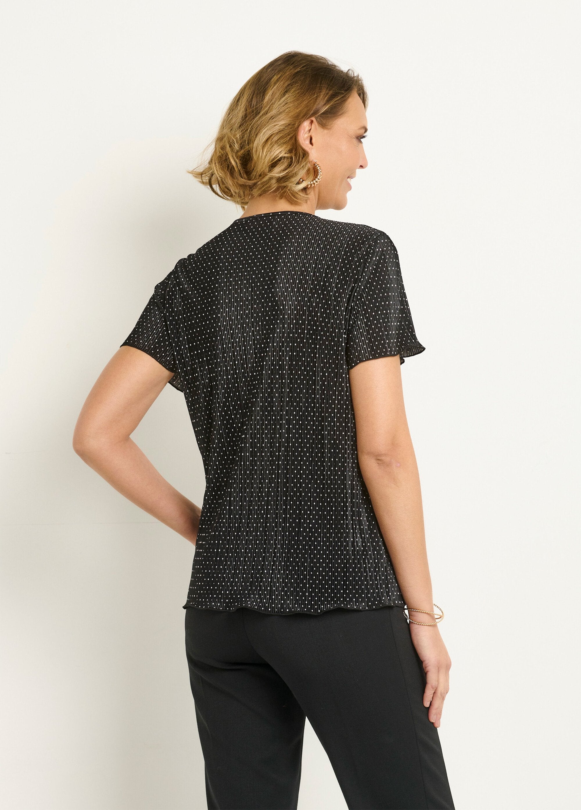 Geplooid_polka_dot_T-shirt_met_uitlopende_ronde_hals_Noir_DO1_slim