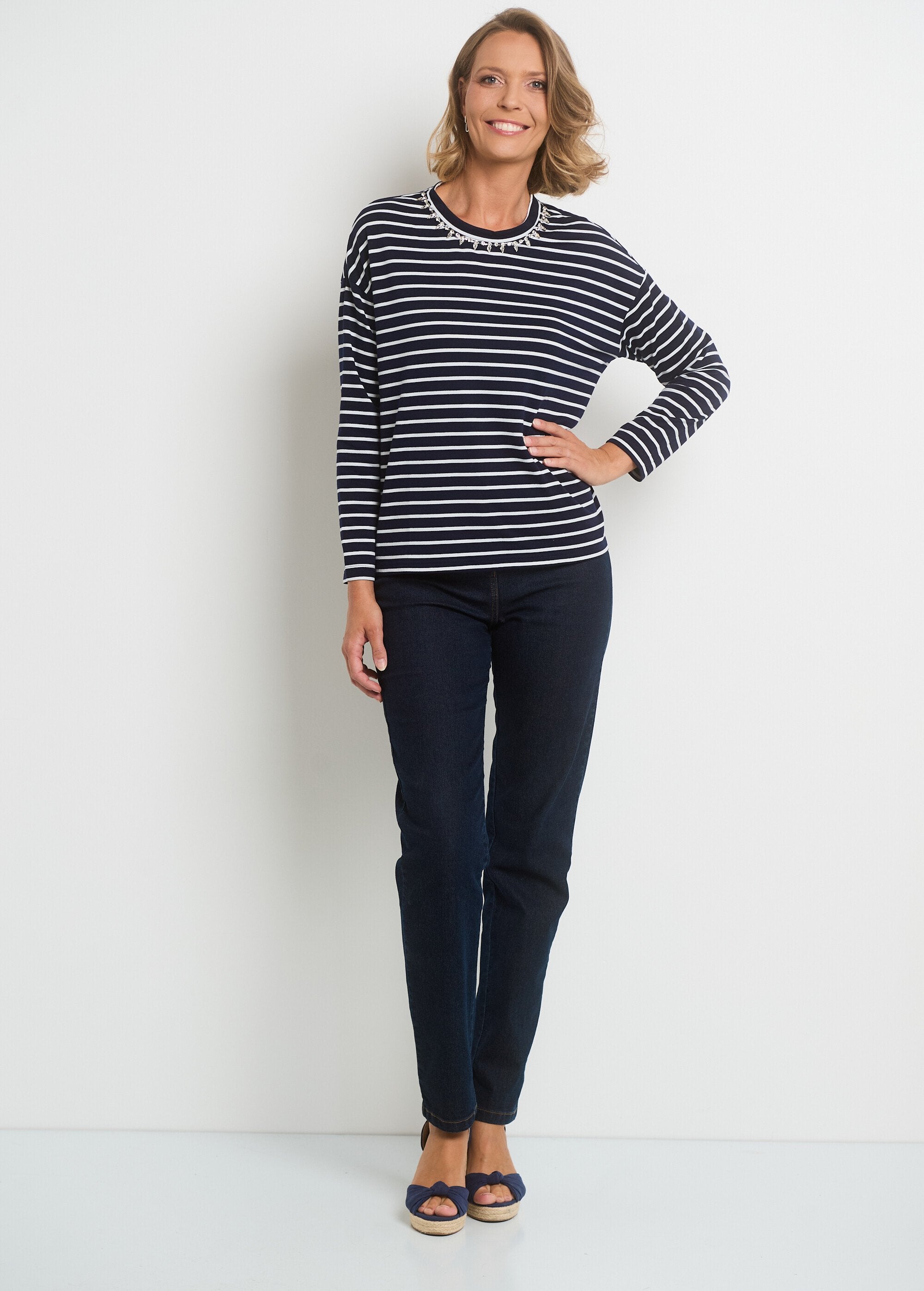 Gestreept_T-shirt_met_strass-halslijn_Marine_raye_SF1_slim