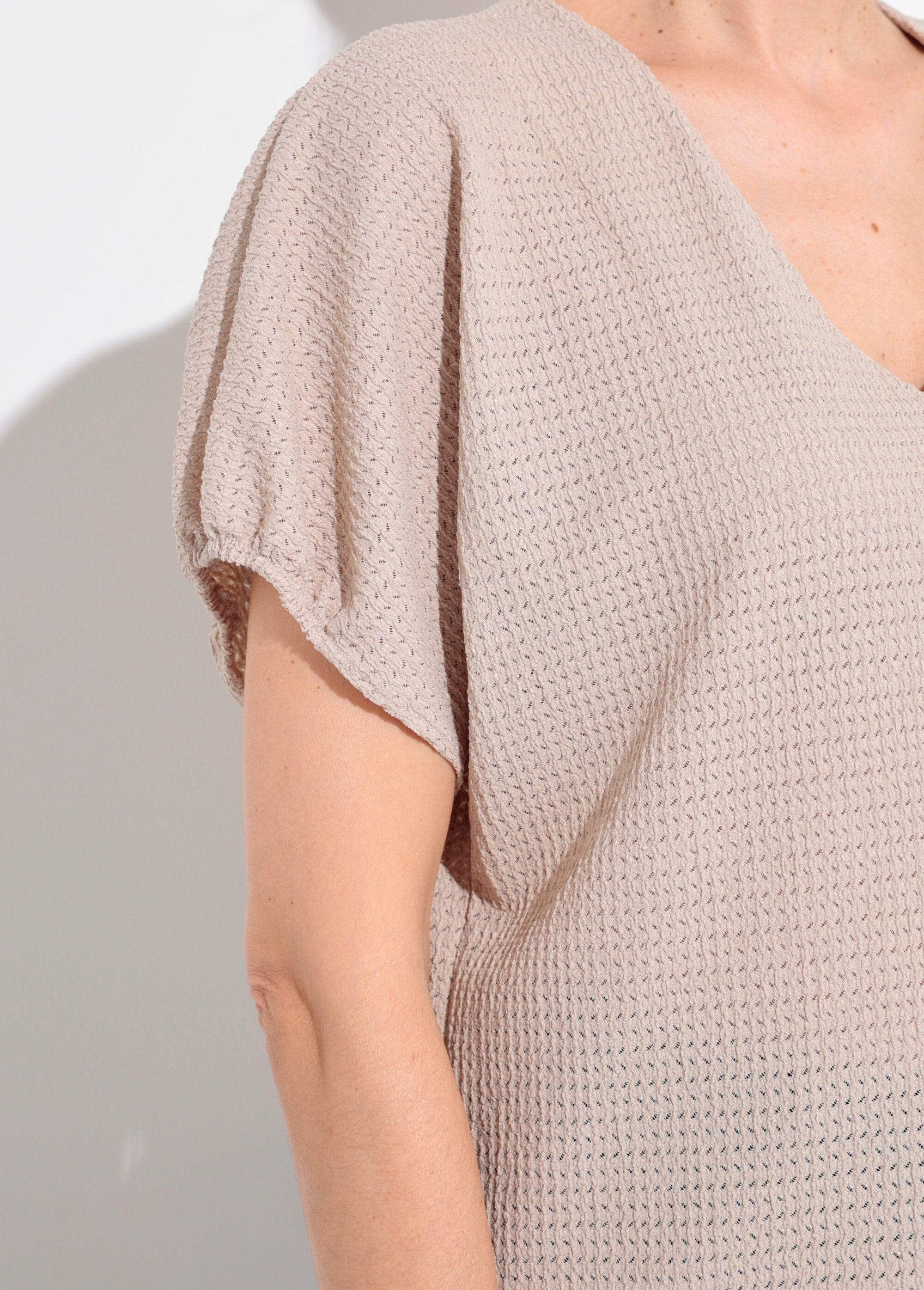 T-shirt_met_structuur_en_elastische_mouwen_Ficelle_DE2_slim