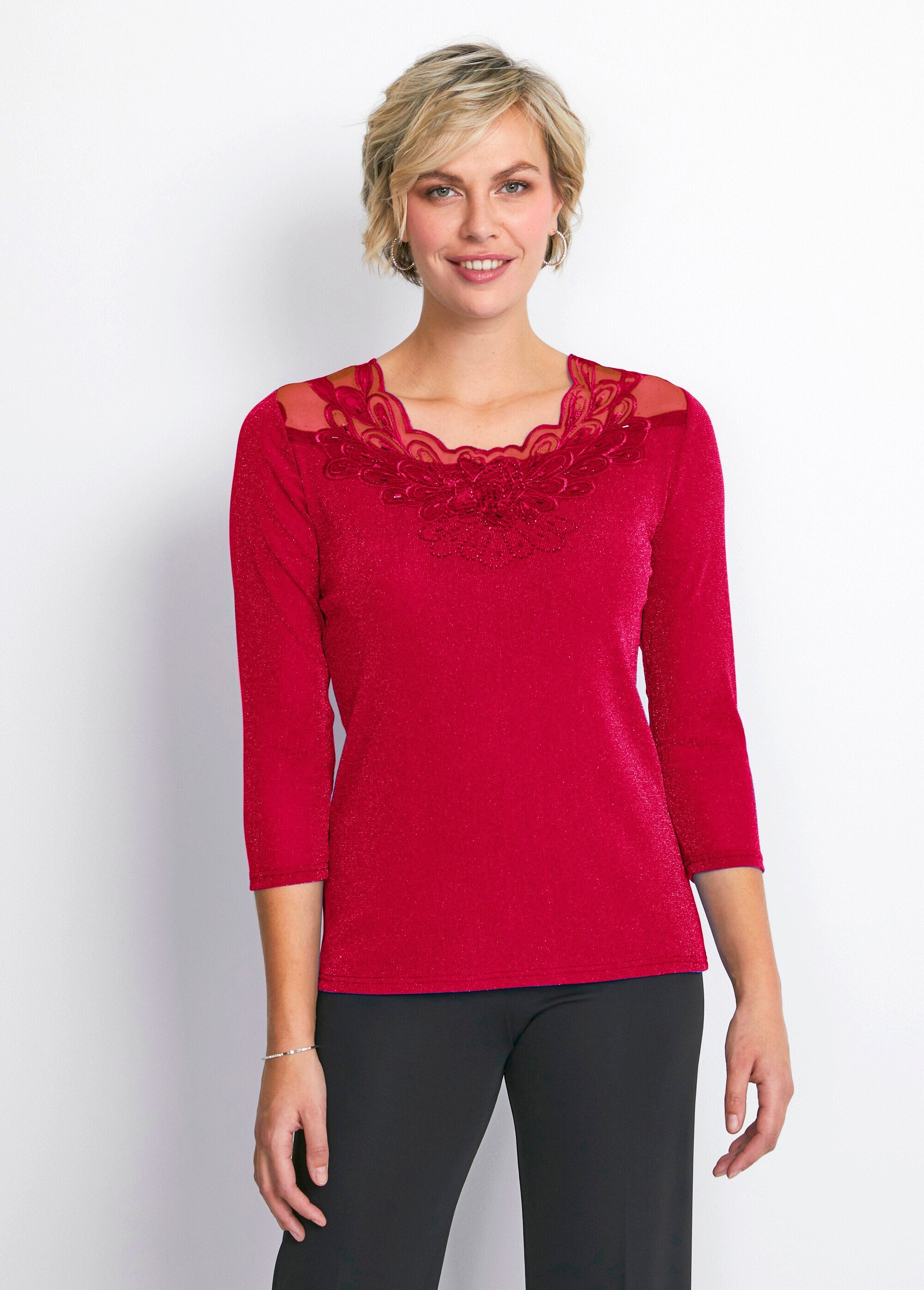 T-shirt_met_3/4_mouwen_met_glanzend_borduursel_ROOD_FA1_slim