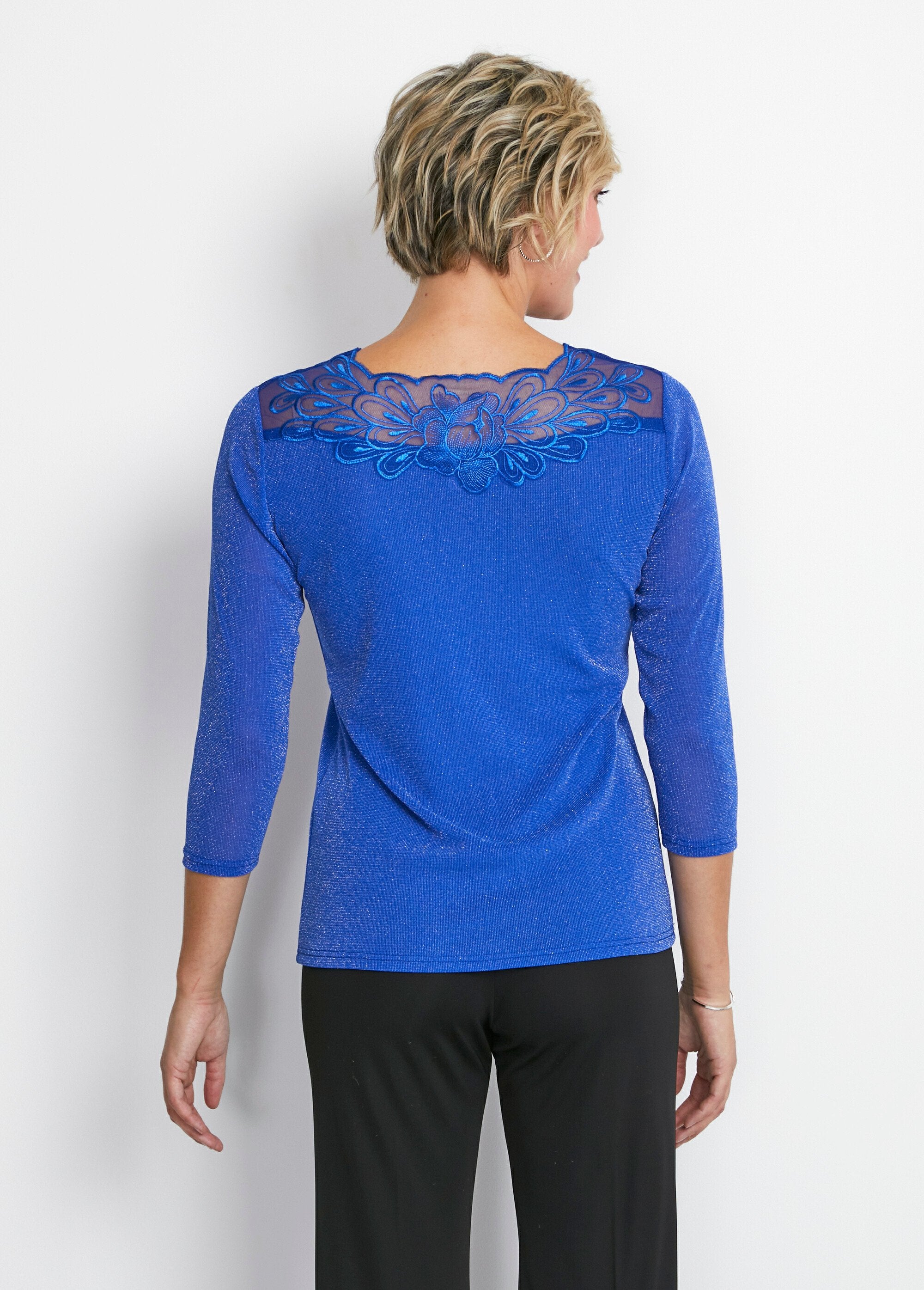 T-shirt_met_3/4_mouwen_met_glanzend_borduursel_Kobalt_blauw_DO1_slim