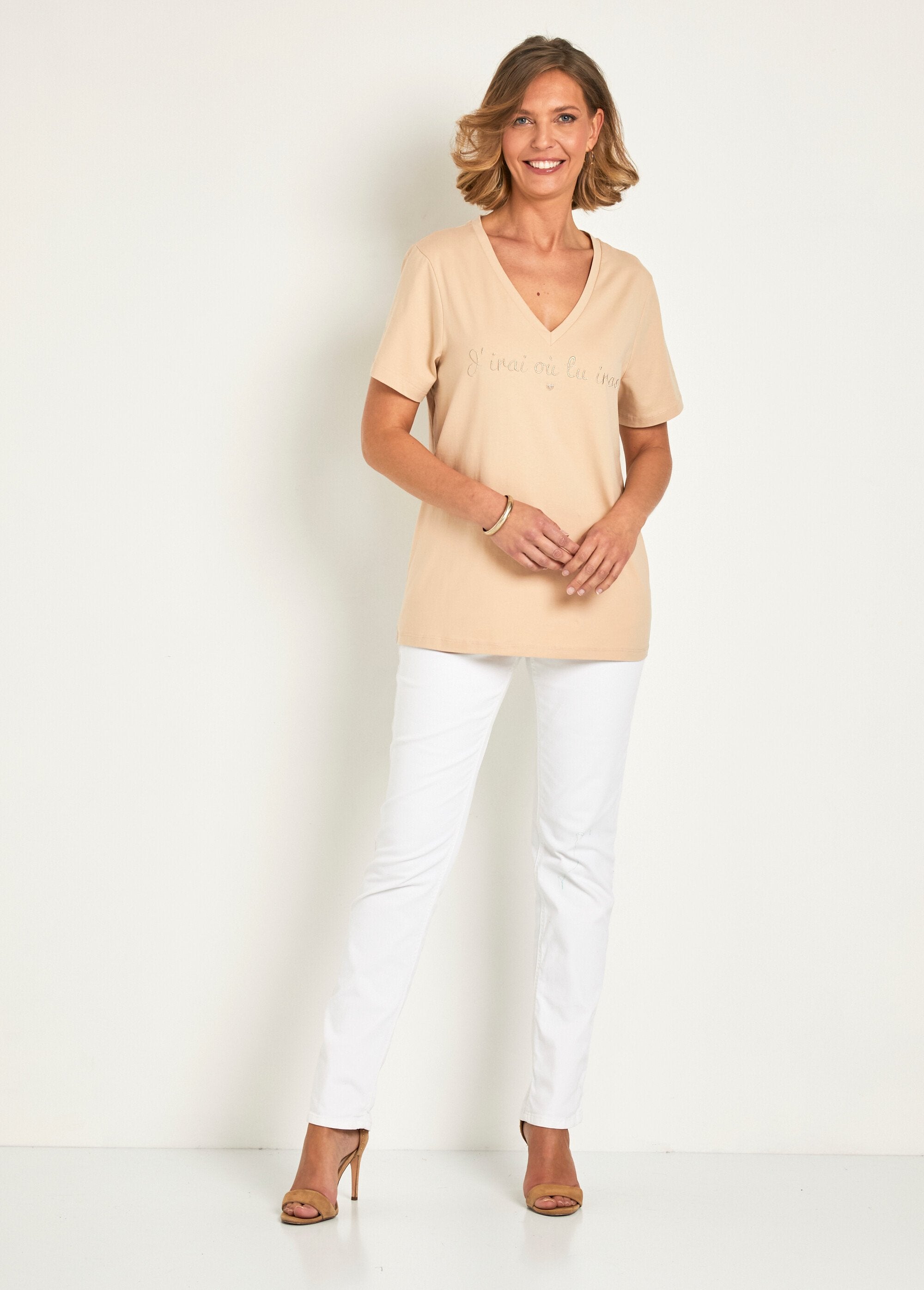 T-shirt_met_korte_mouwen_en_geborduurde_boodschap_Beige_SF1_slim