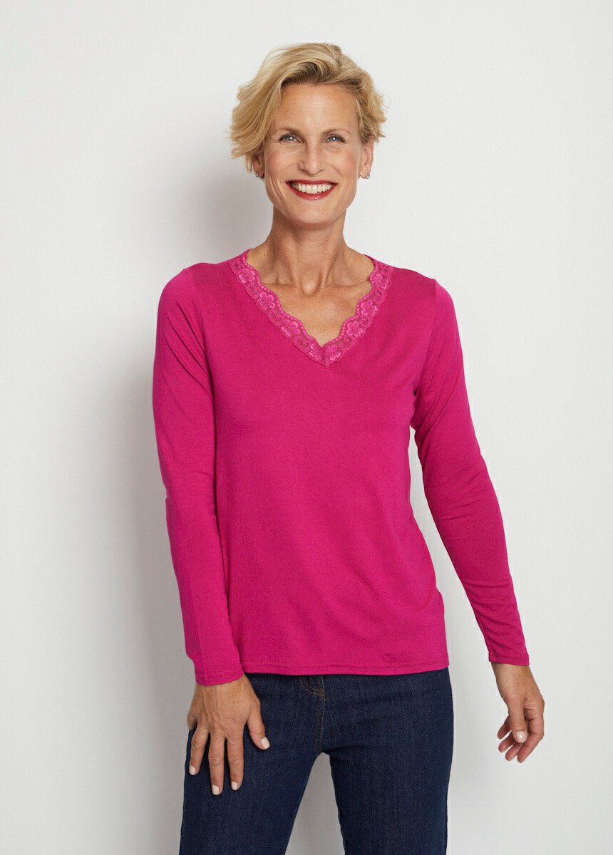 Kort_T-shirt_met_kanten_V-hals,_lange_mouwen_Fuchsia_FA1_slim