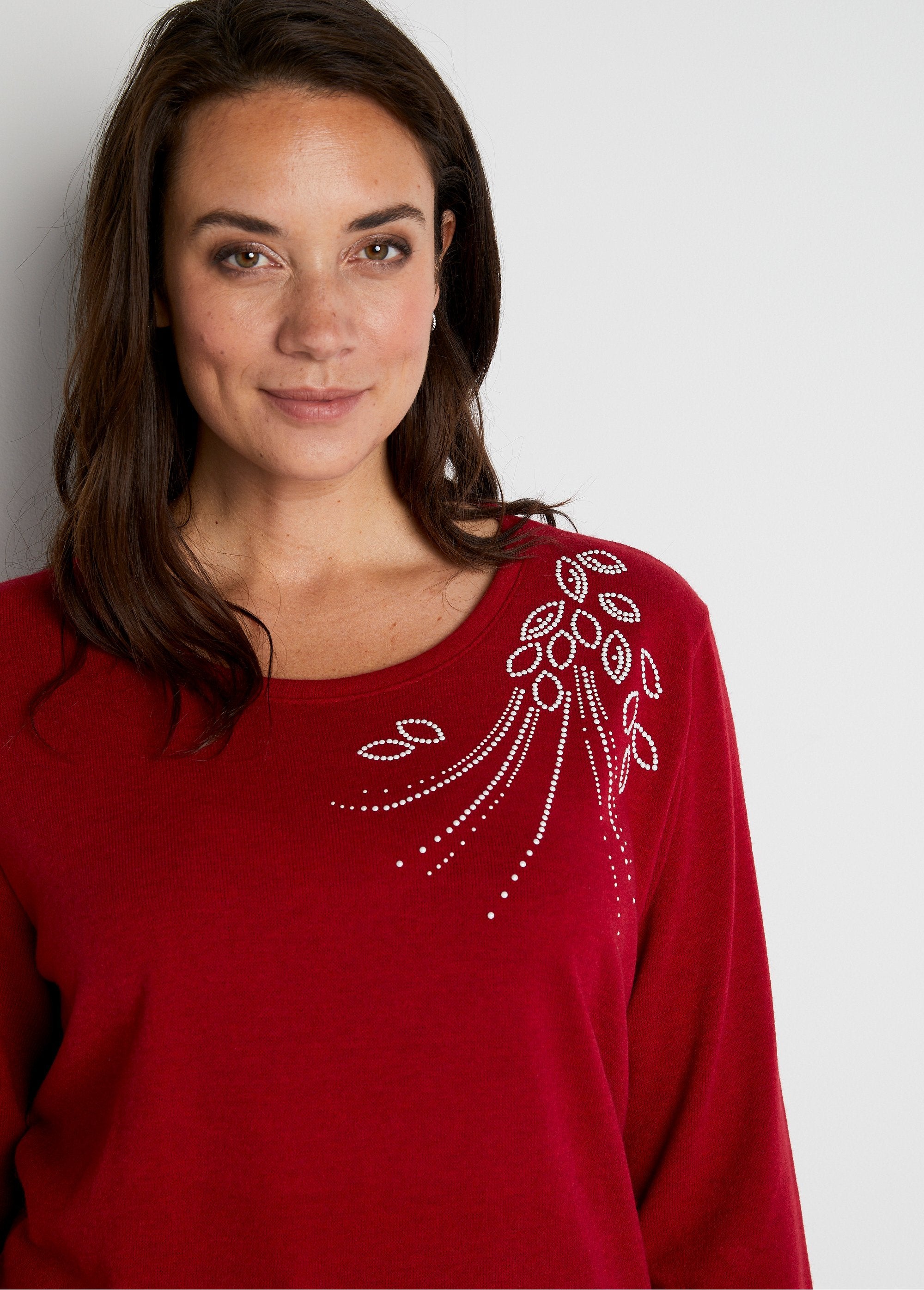 Warm_mesh_kralen_bijgesneden_T-shirt_Bordeaux_DE1_curvy