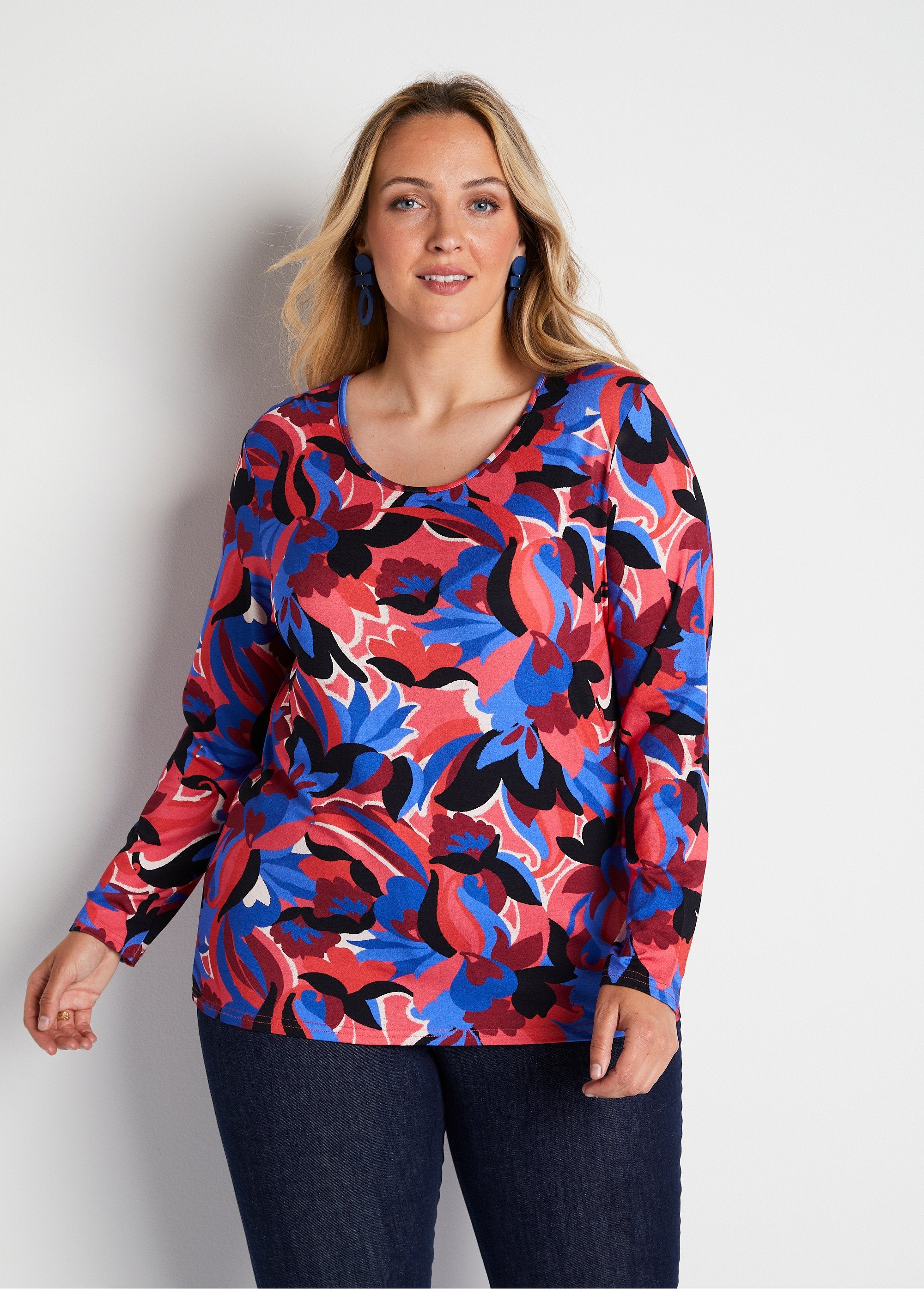 Bedrukt_recht_T-shirt_met_lange_mouwen_Blauw_en_roze_FA1_curvy