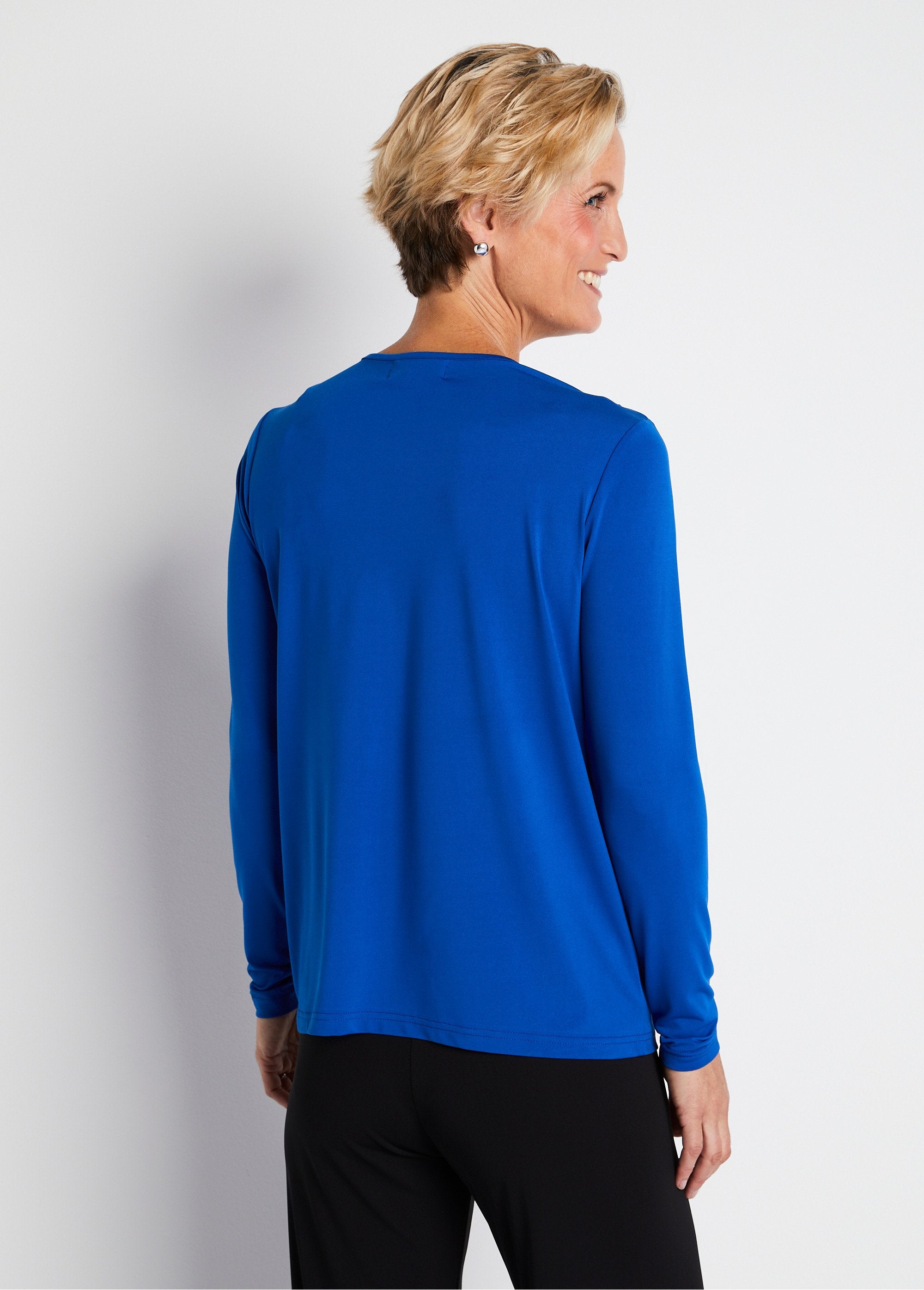 Geborduurd_visnet_T-shirt_met_stras_en_ronde_hals_BLAUW_DO1_slim