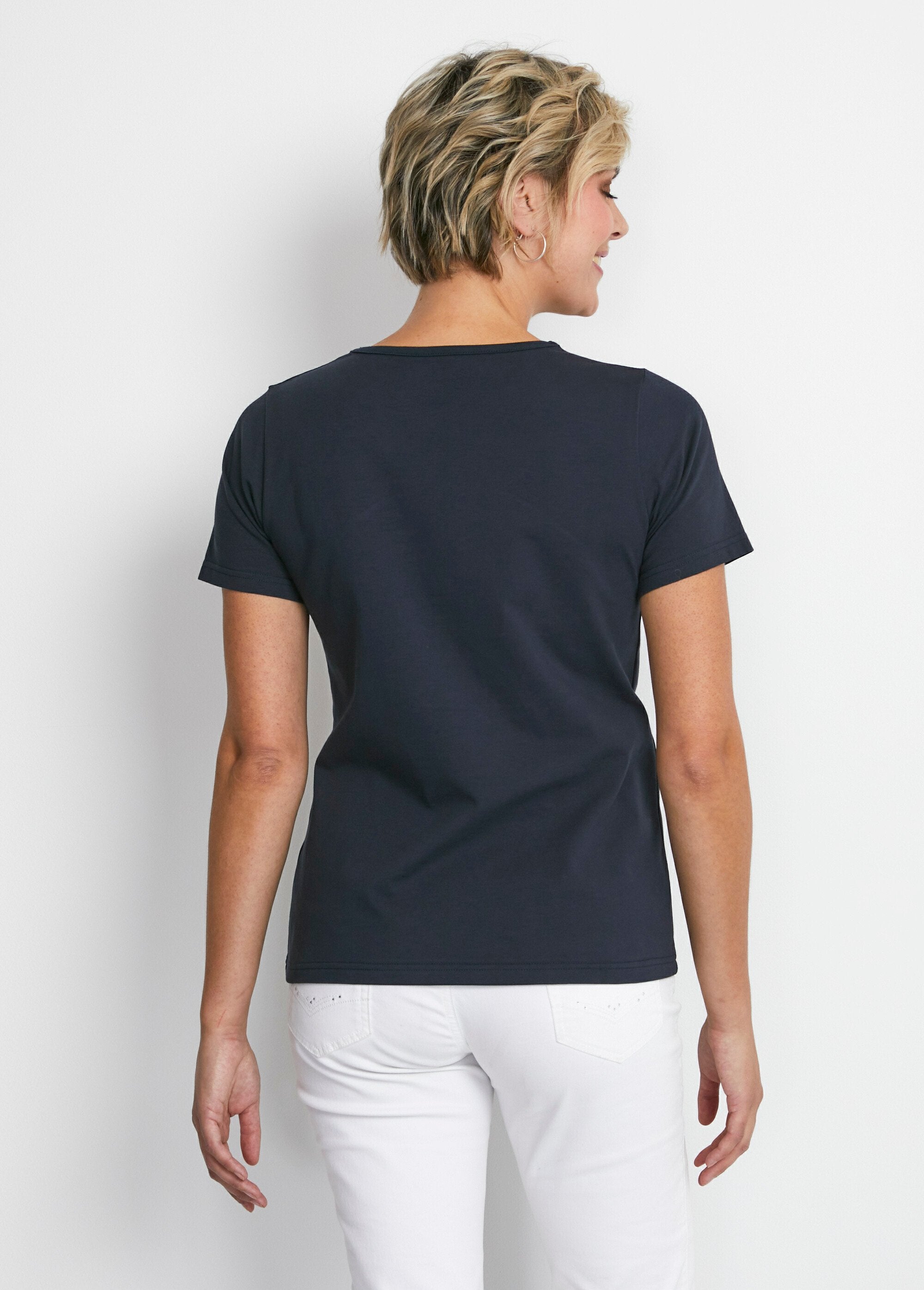 Geborduurd_opengewerkt_V-hals_T-shirt_Marien_DO1_slim