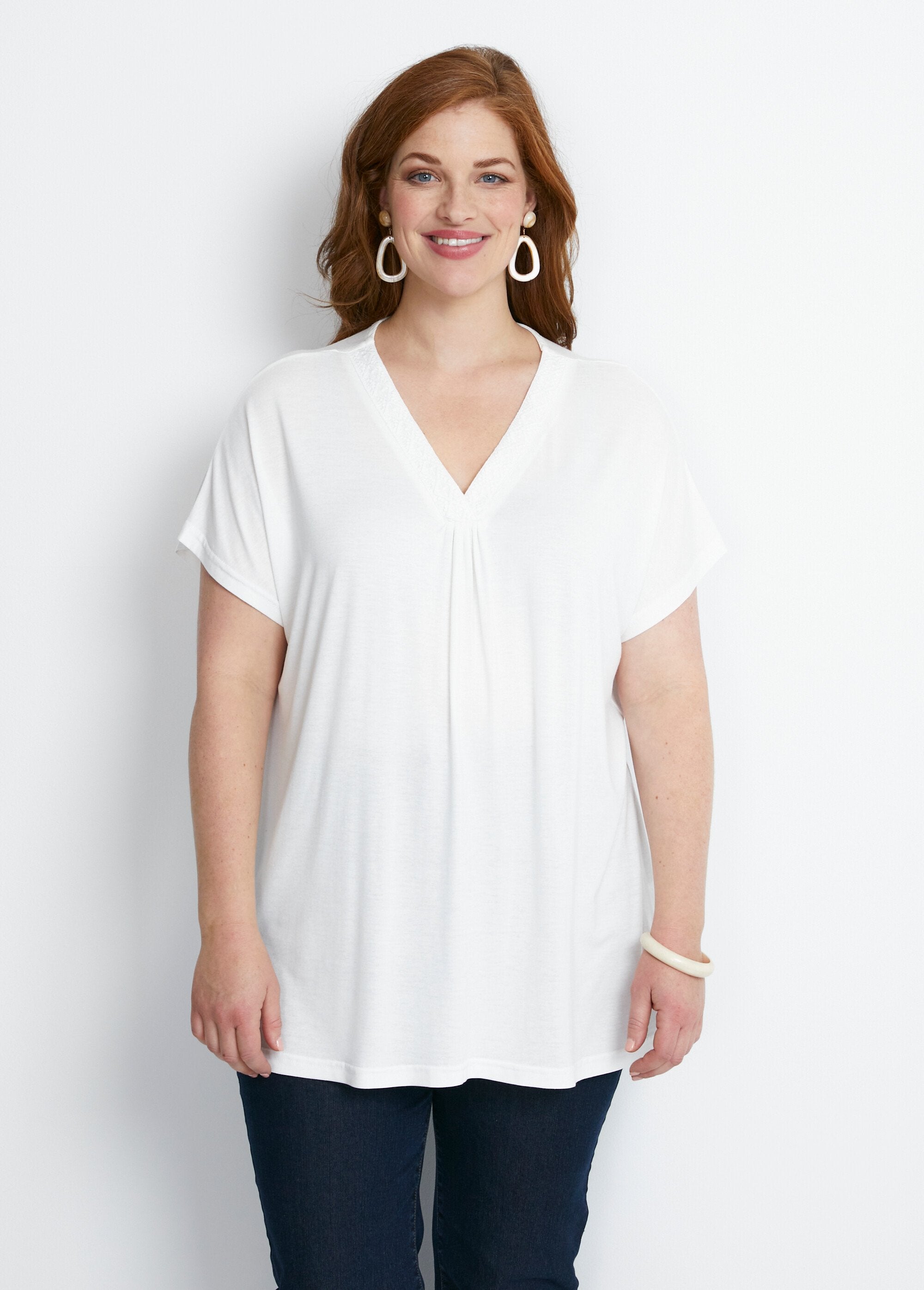 Lang_uitlopend_kanten_T-shirt_Wit_FA1_curvy