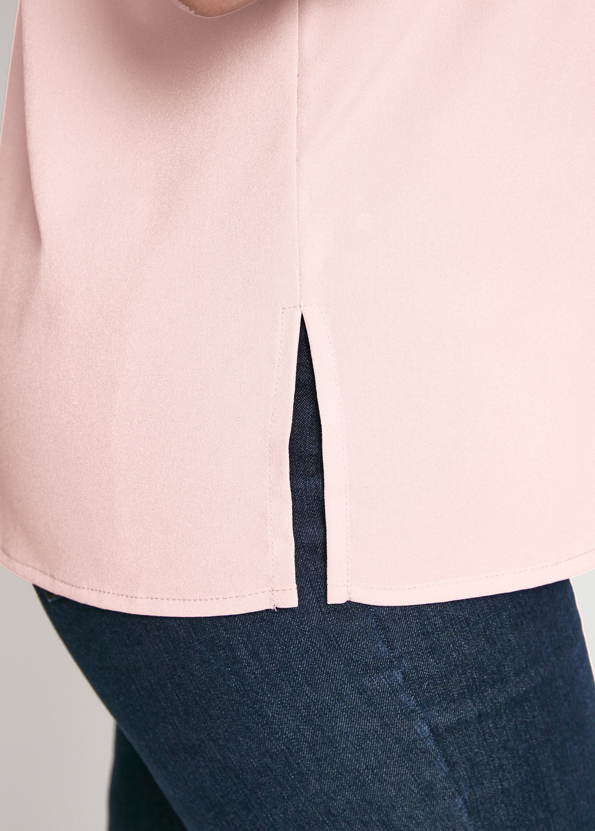 Top_met_lange_mouwen_en_borduursel_in_ronde_hals_Rose_the_DE3_slim