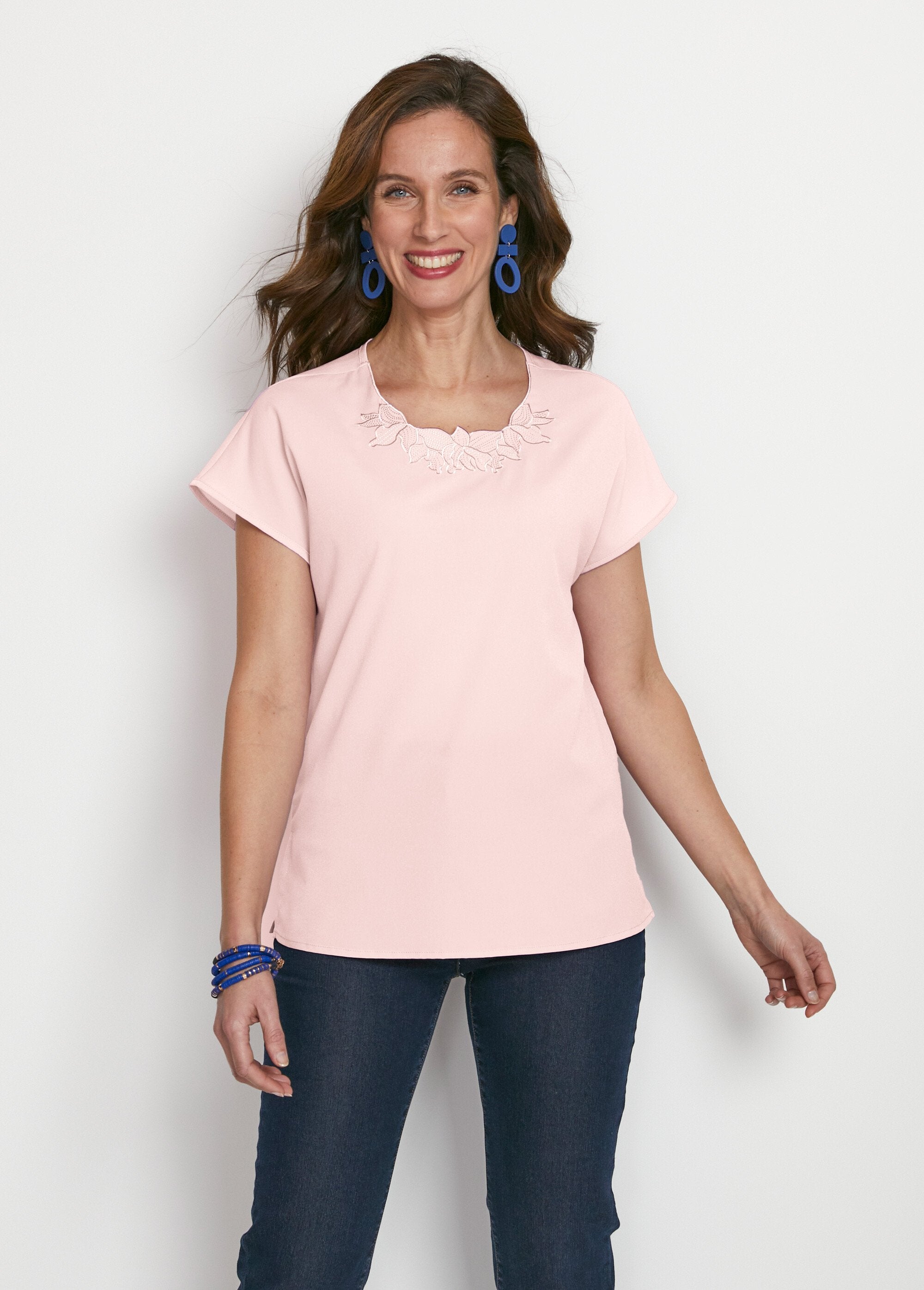 Top_met_lange_mouwen_en_borduursel_in_ronde_hals_Rose_the_FA1_slim