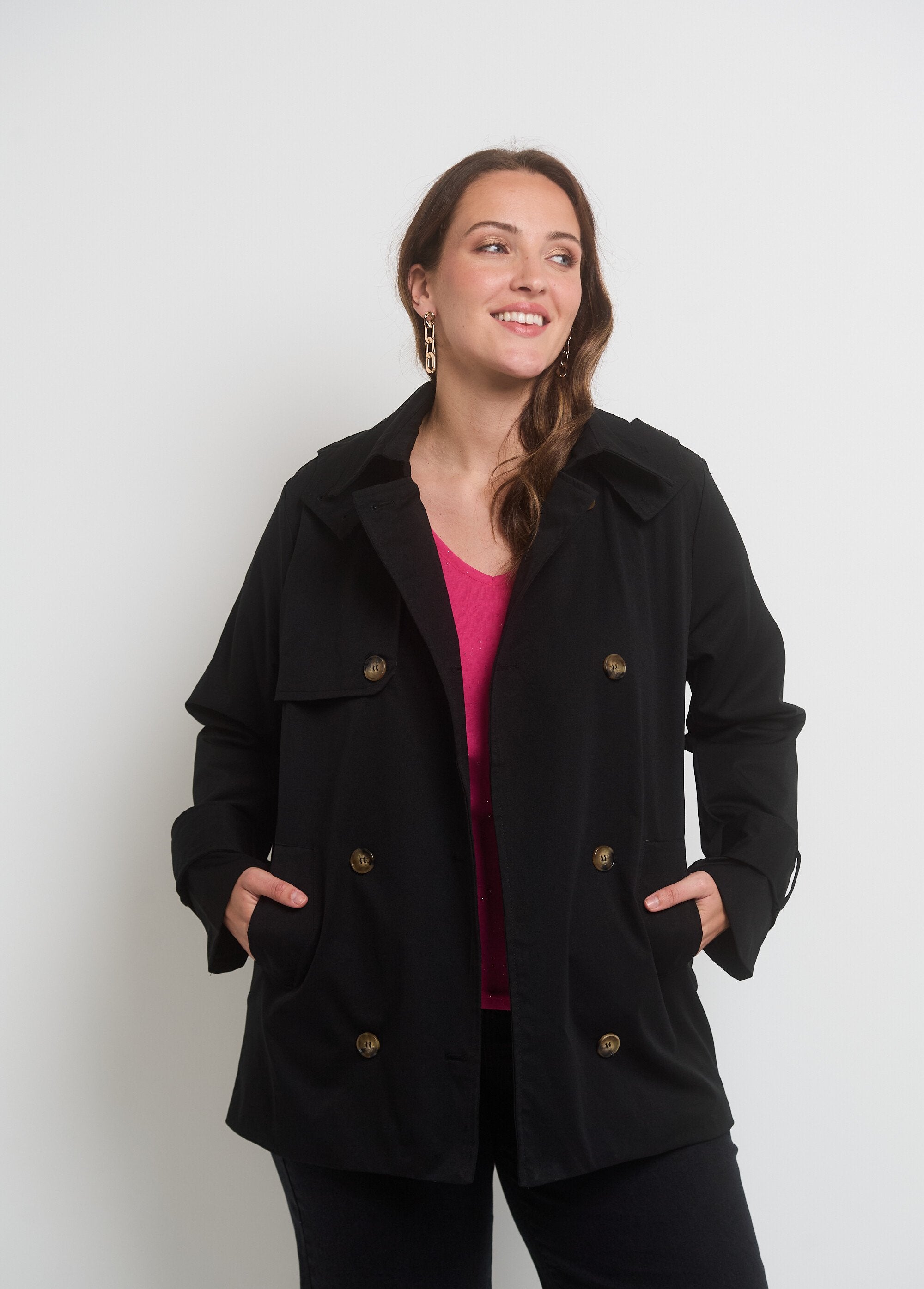 Trenchcoat_met_dubbele_knopen_en_capuchon_Noir_FA1_curvy