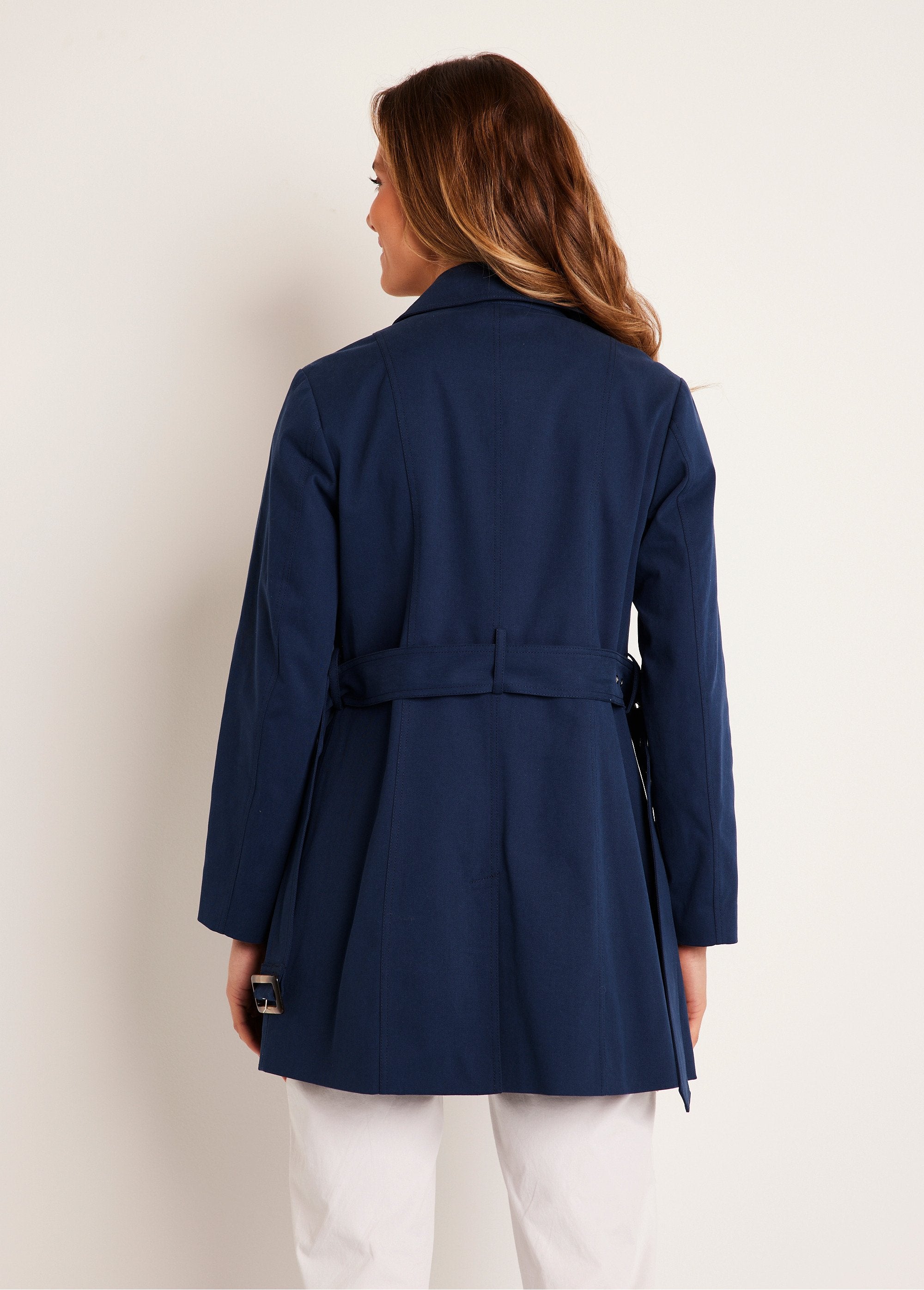 Korte_trenchcoat_met_dubbele_rijen_knopen_marineblauw_DO1_slim