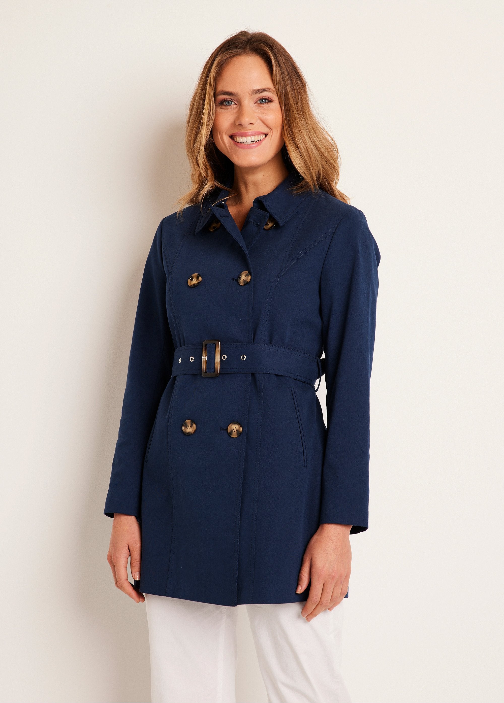 Korte_trenchcoat_met_dubbele_rijen_knopen_marineblauw_FA2_slim