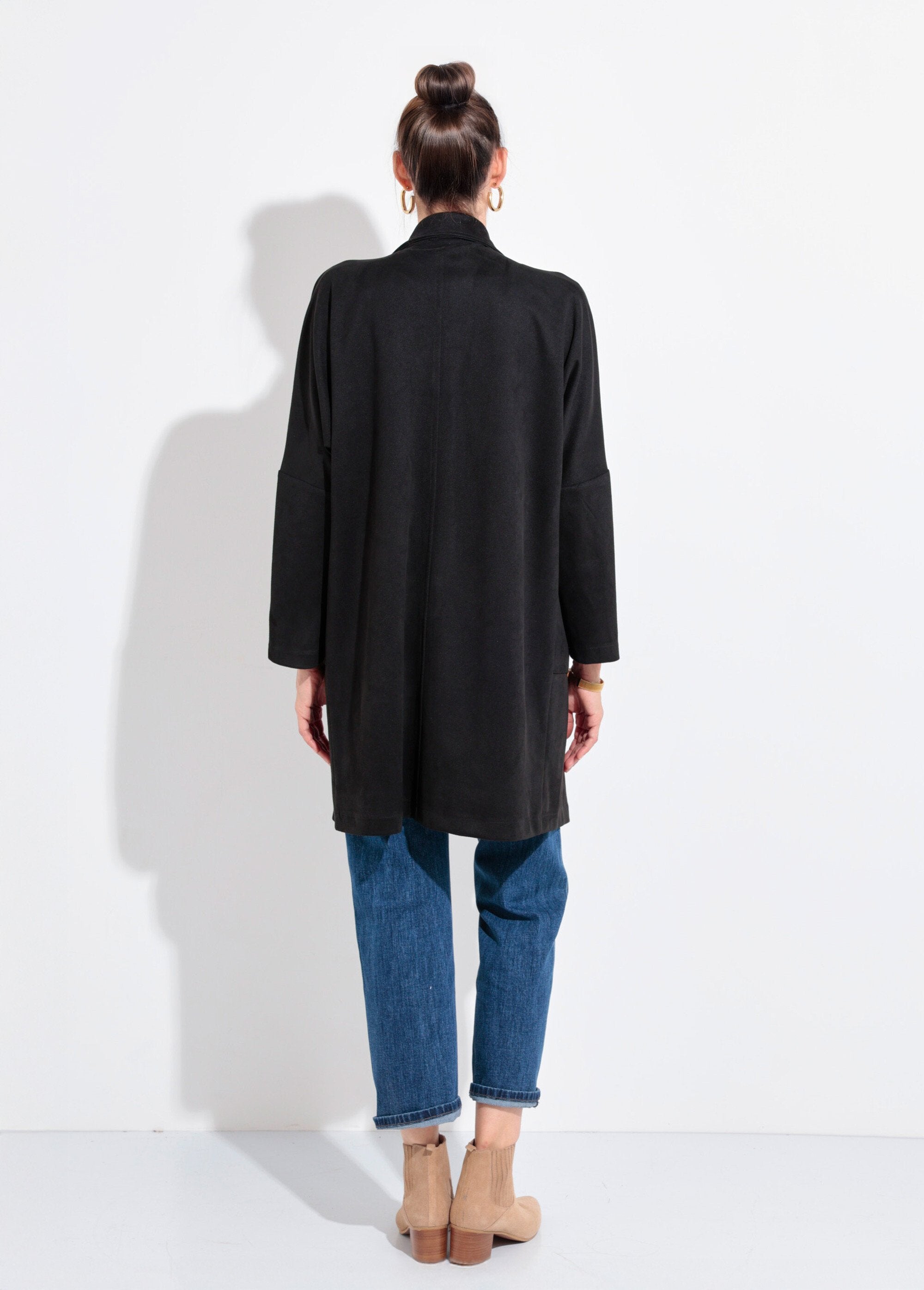 Lange_zachte_trenchcoat_met_dubbele_rijen_knopen_Noir_DO1_slim