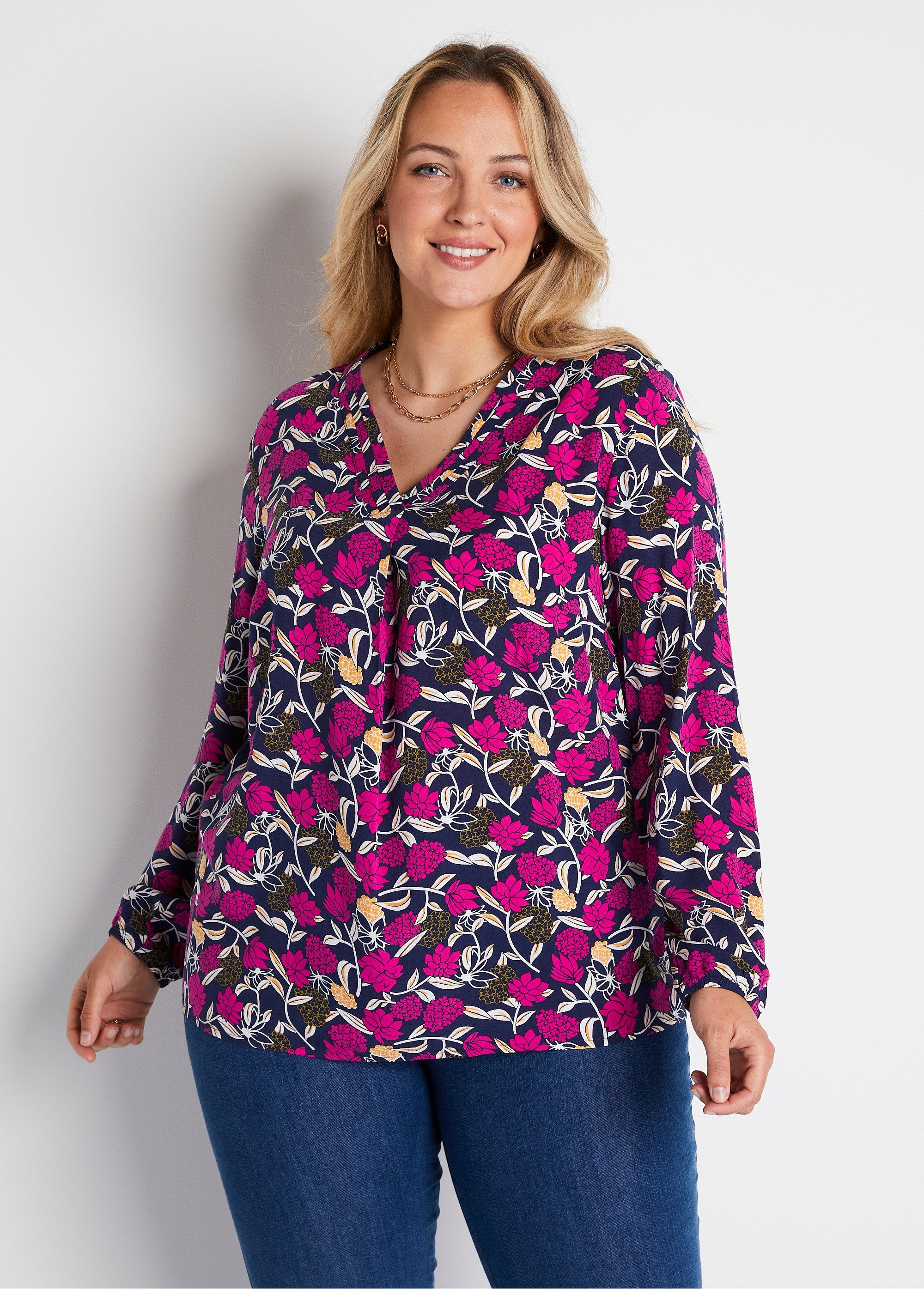 Losvallende_lange_tuniek_met_bloemenprint_Fuchsia-print_FA1_curvy