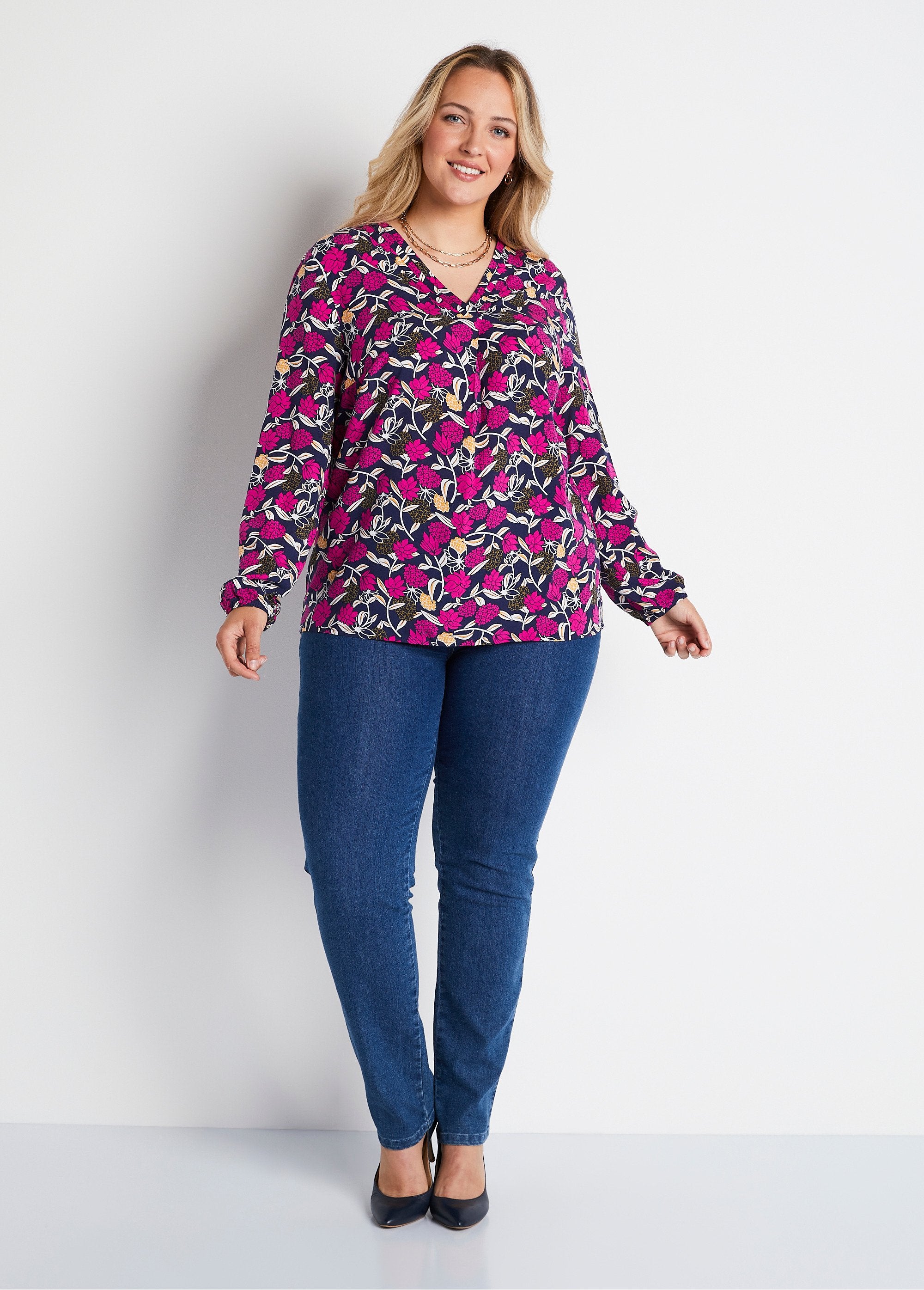 Losvallende_lange_tuniek_met_bloemenprint_Fuchsia-print_SF1_curvy