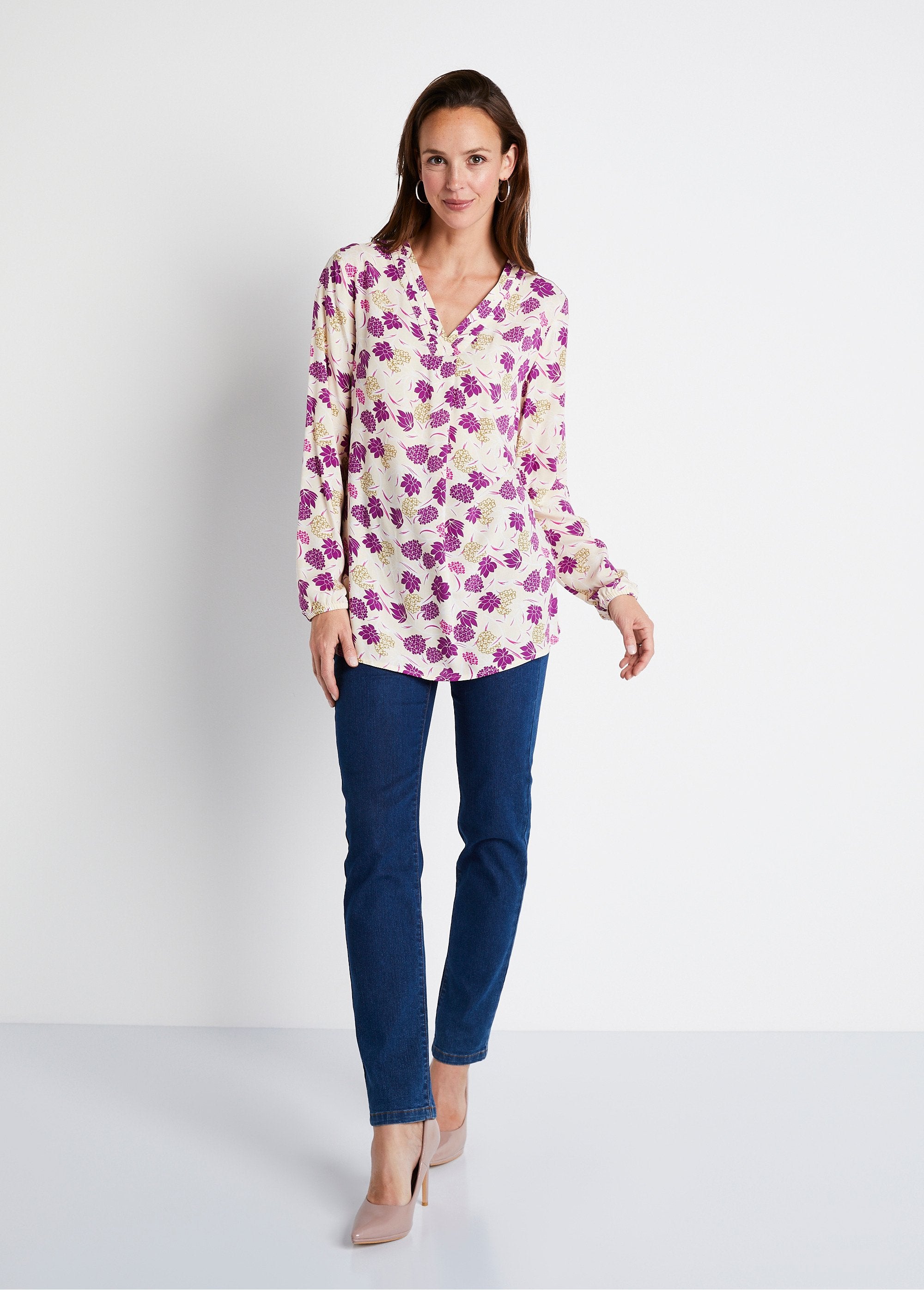 Losvallende_lange_tuniek_met_bloemenprint_Ecru_print_SF1_slim