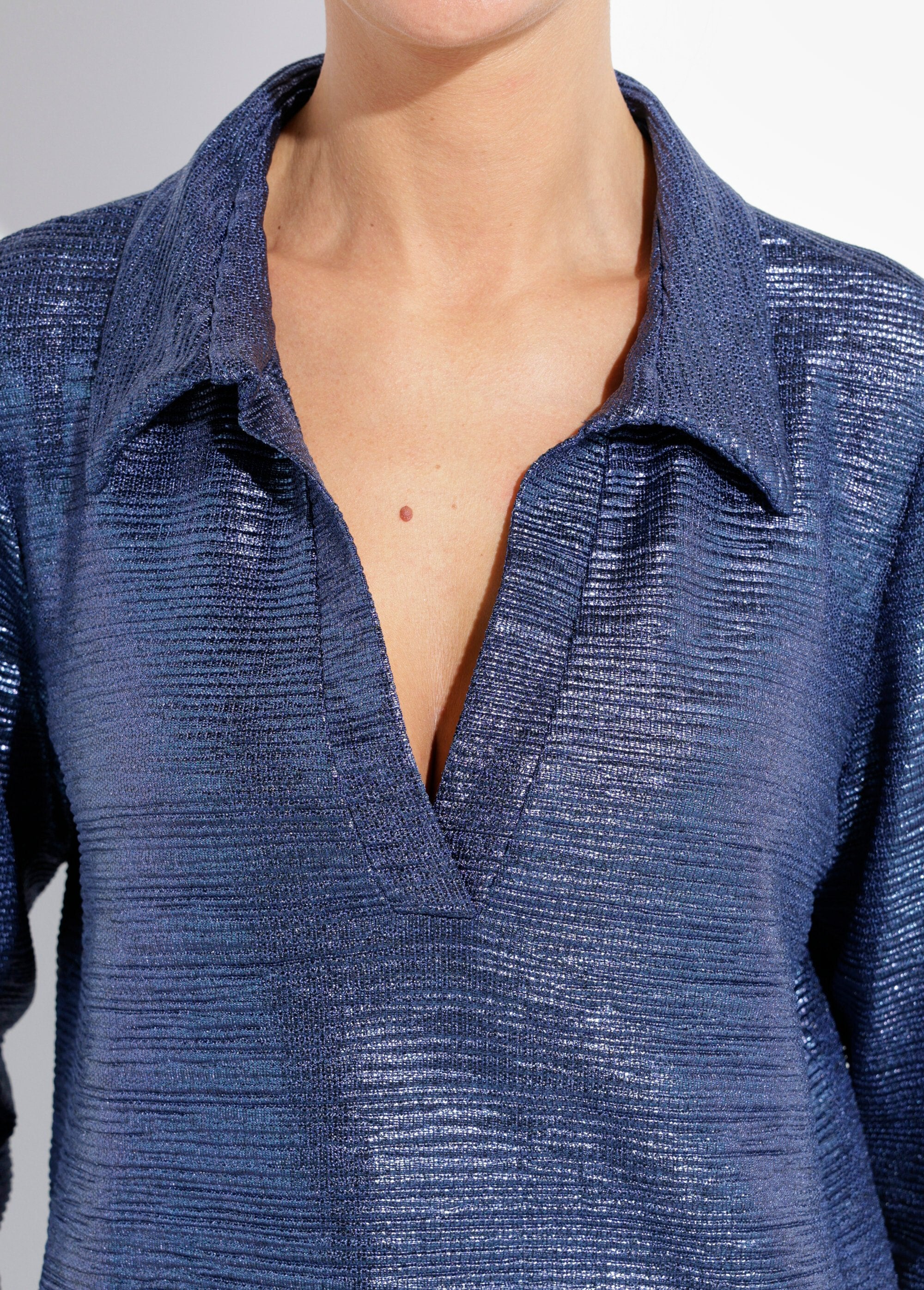 Glimmende_tuniek_met_V-halslijn_Bleu_nuit_DE1_slim