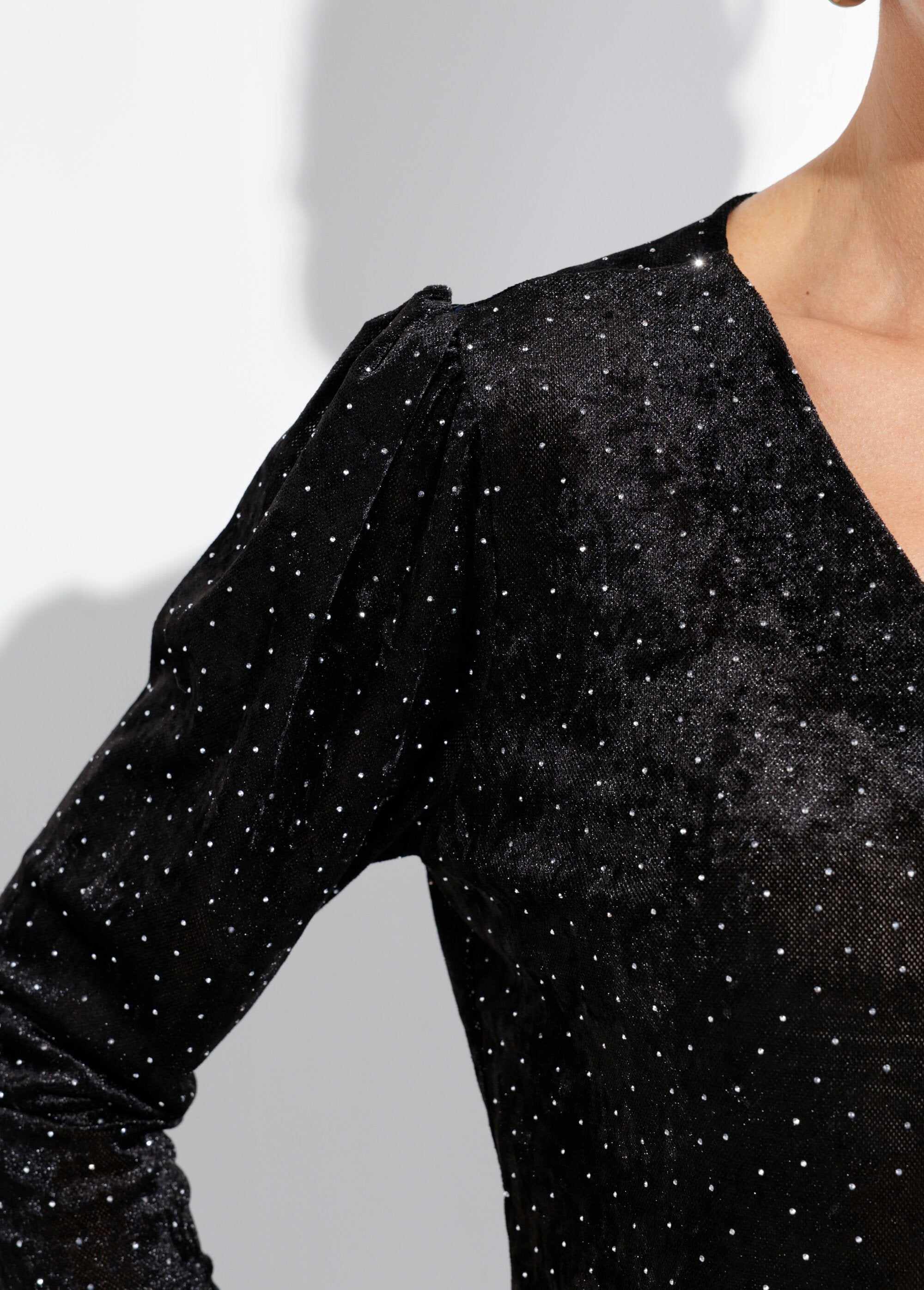 Chique_tuniek_met_V-hals,_fluweel_met_stras_Noir_DE2_slim