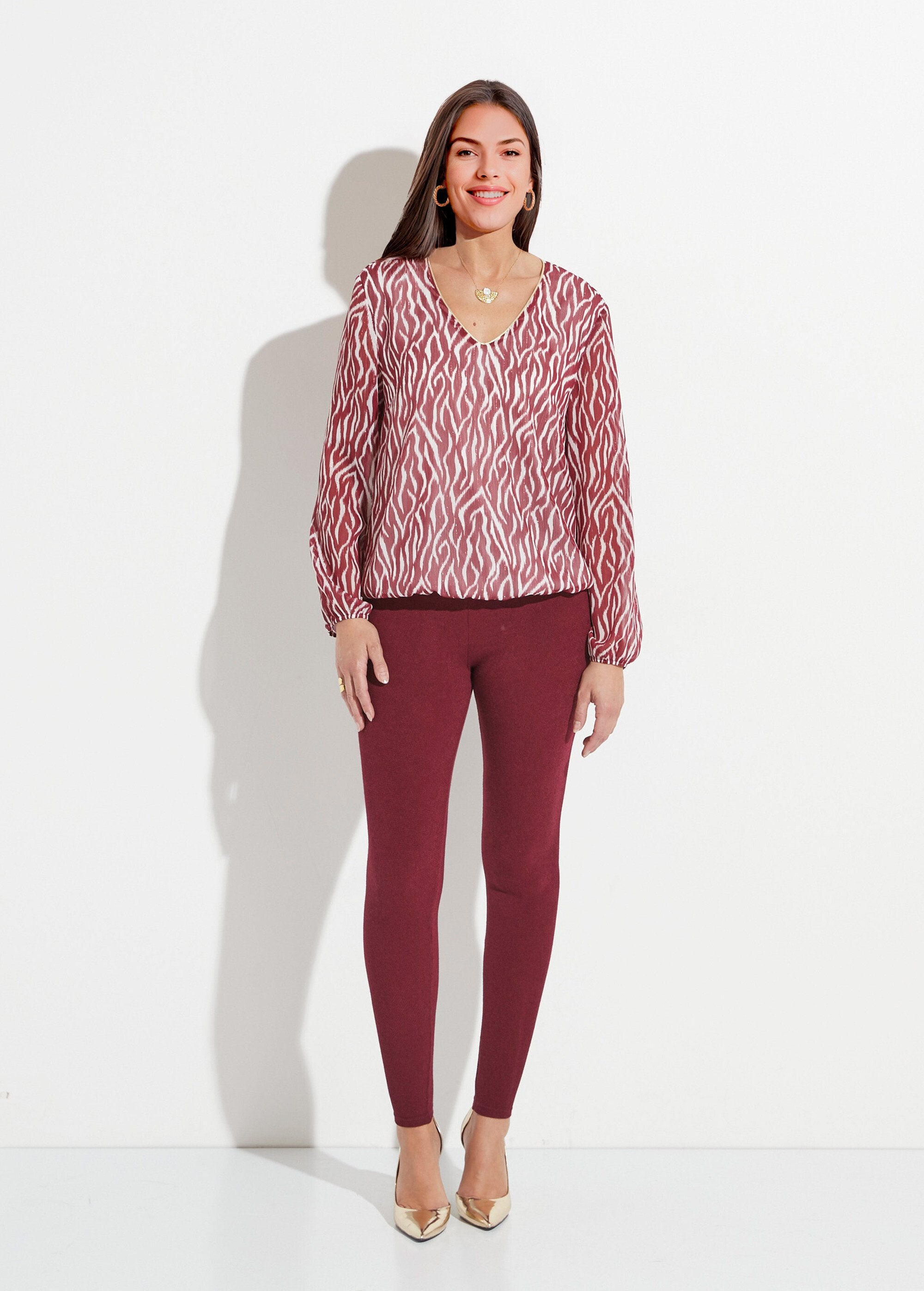 Bedrukte_voile_tuniek_met_V-hals_en_voering_Imprime_bordeaux_SF1_slim