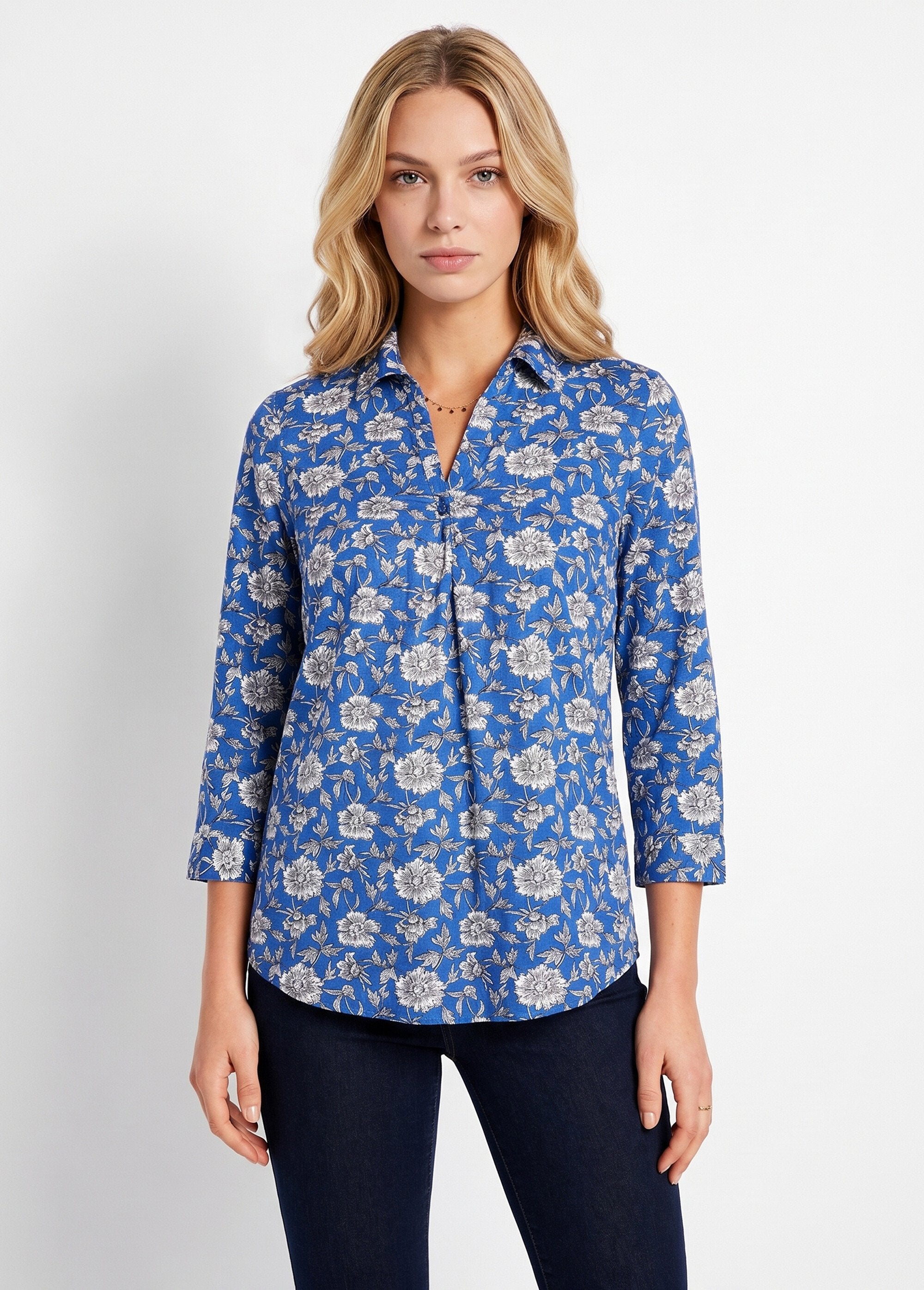 Gebloemde_lange_uitlopende_tuniek_Blauw_en_wit_FA1_slim