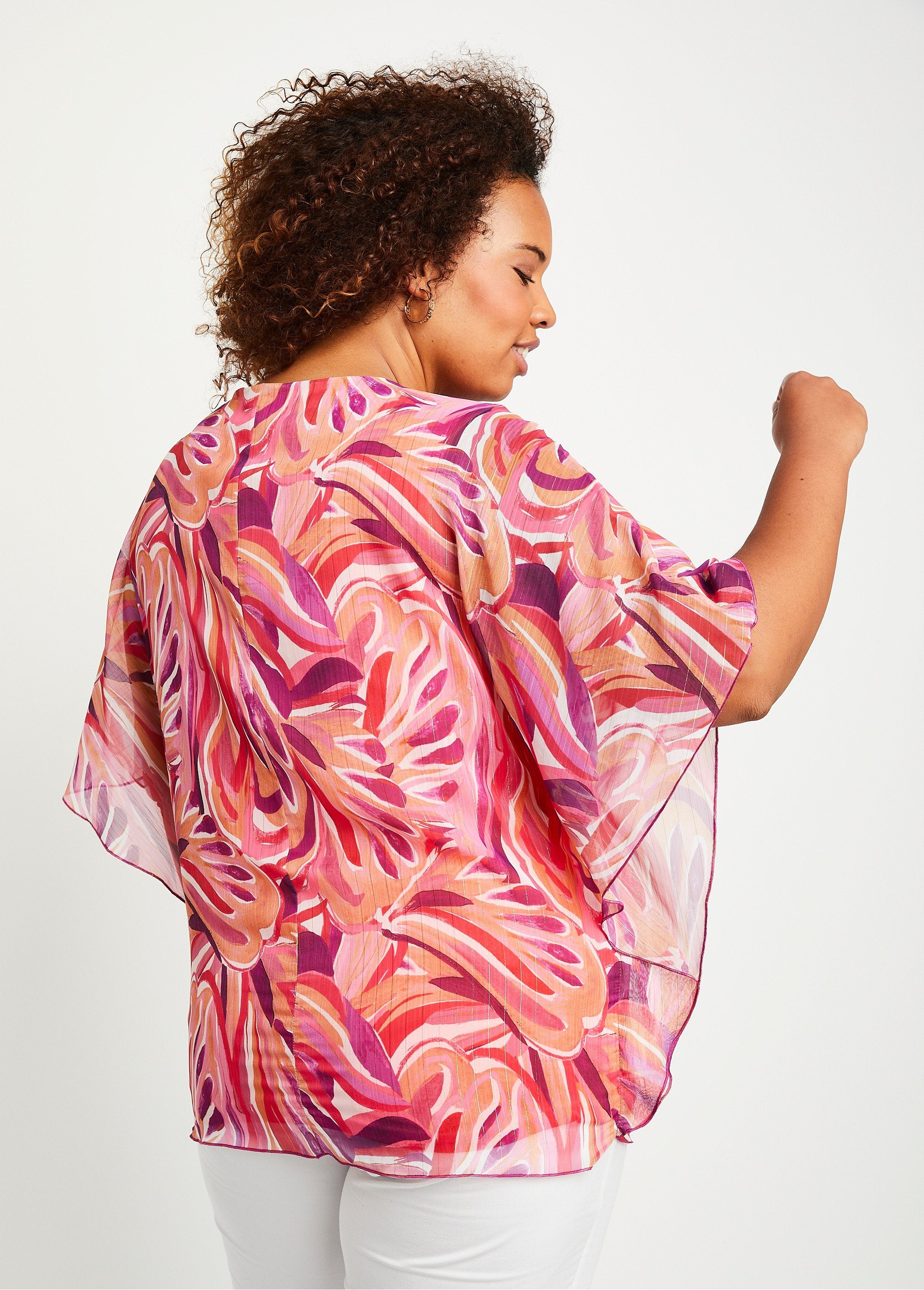 Lange_vloeiende_tuniek_met_bladmotief_Fuchsia_en_roze_DO1_curvy