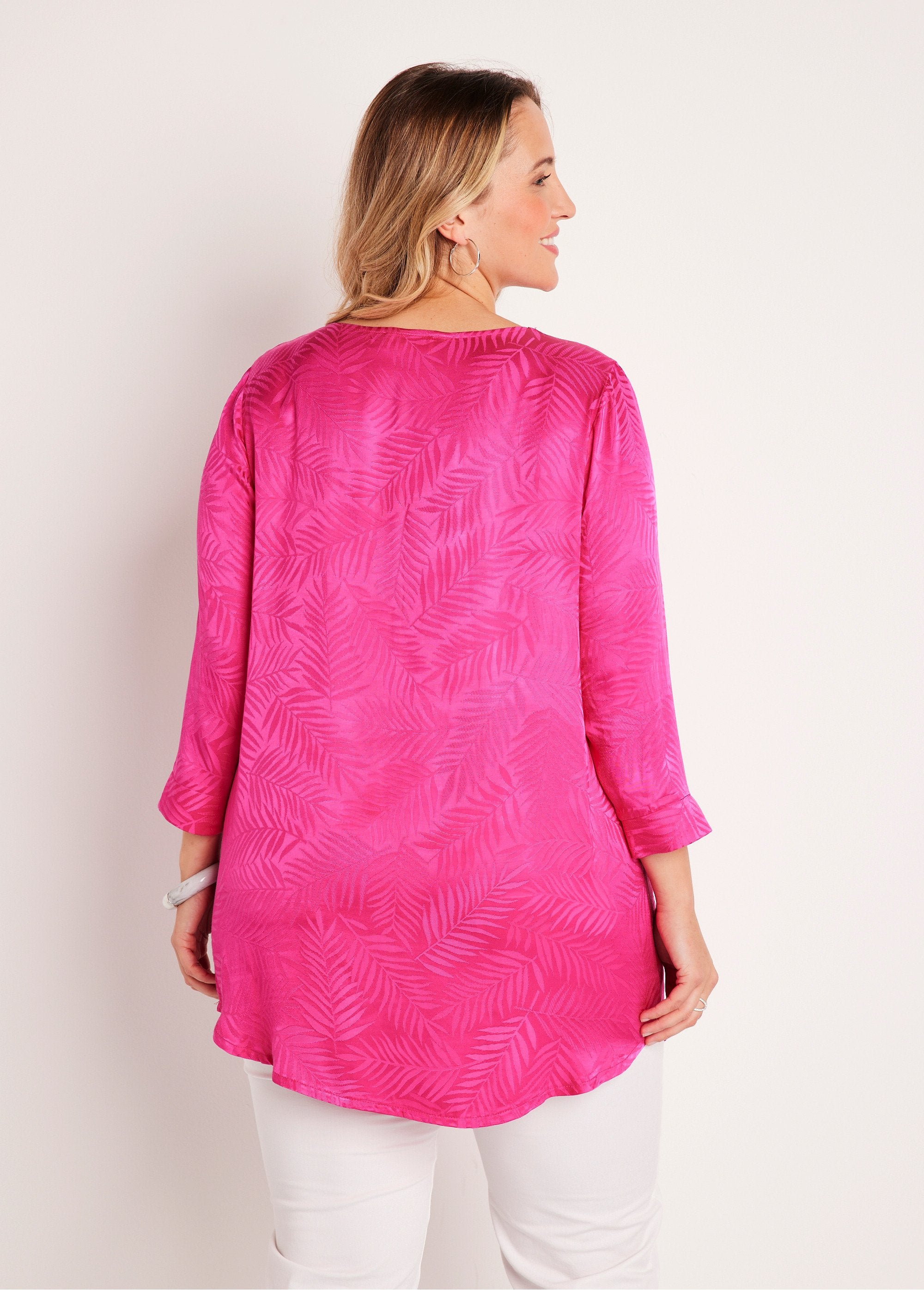 Lange_tuniek_met_V-hals,_3/4_mouwen_Fuchsia_DO1_curvy