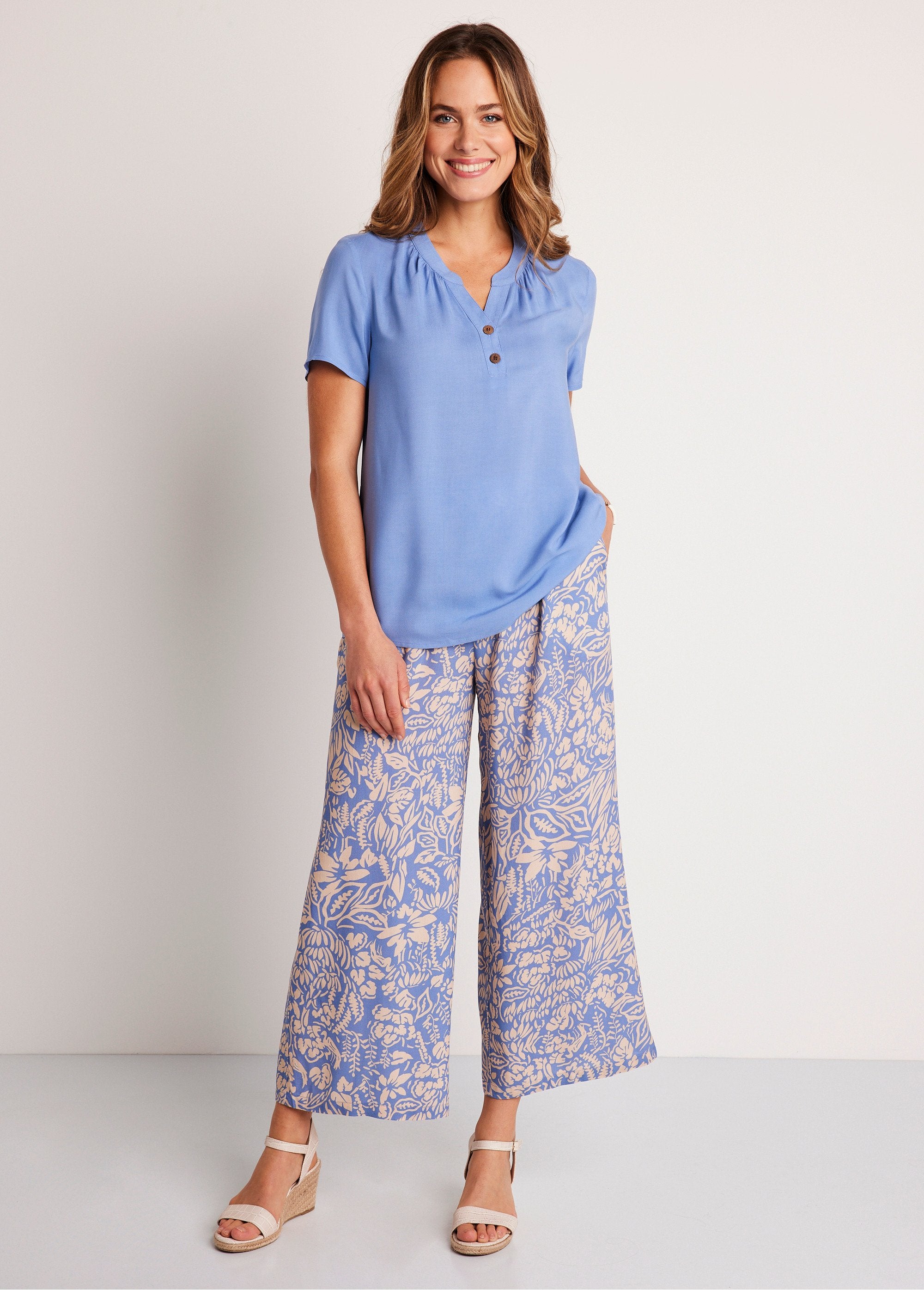 Gebloemde_of_effen_lange_uitlopende_tuniek_BLAUW_SF1_slim