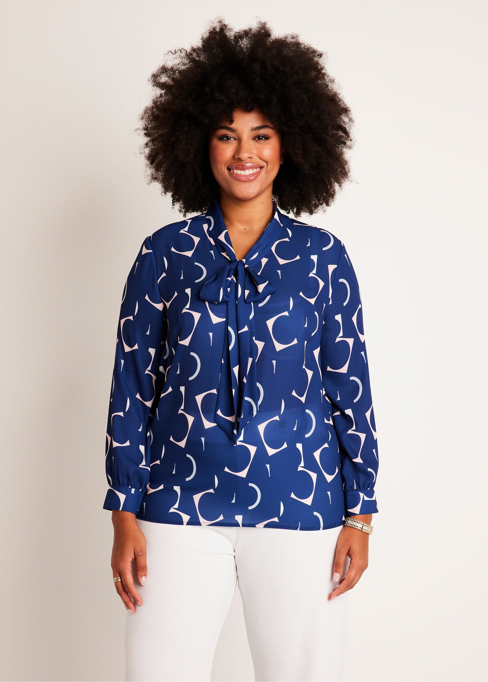 Lange_tuniek_met_print_Blauwe_achtergrond_FA1_curvy