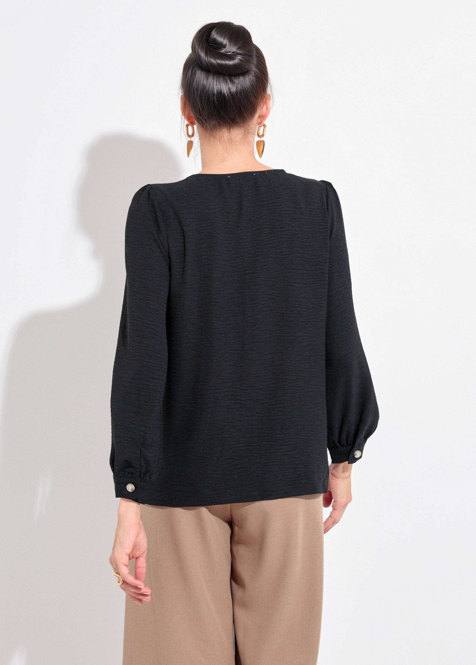 Tuniek_met_V-hals_en_reliëfknoopsluiting_Noir_DO1_slim