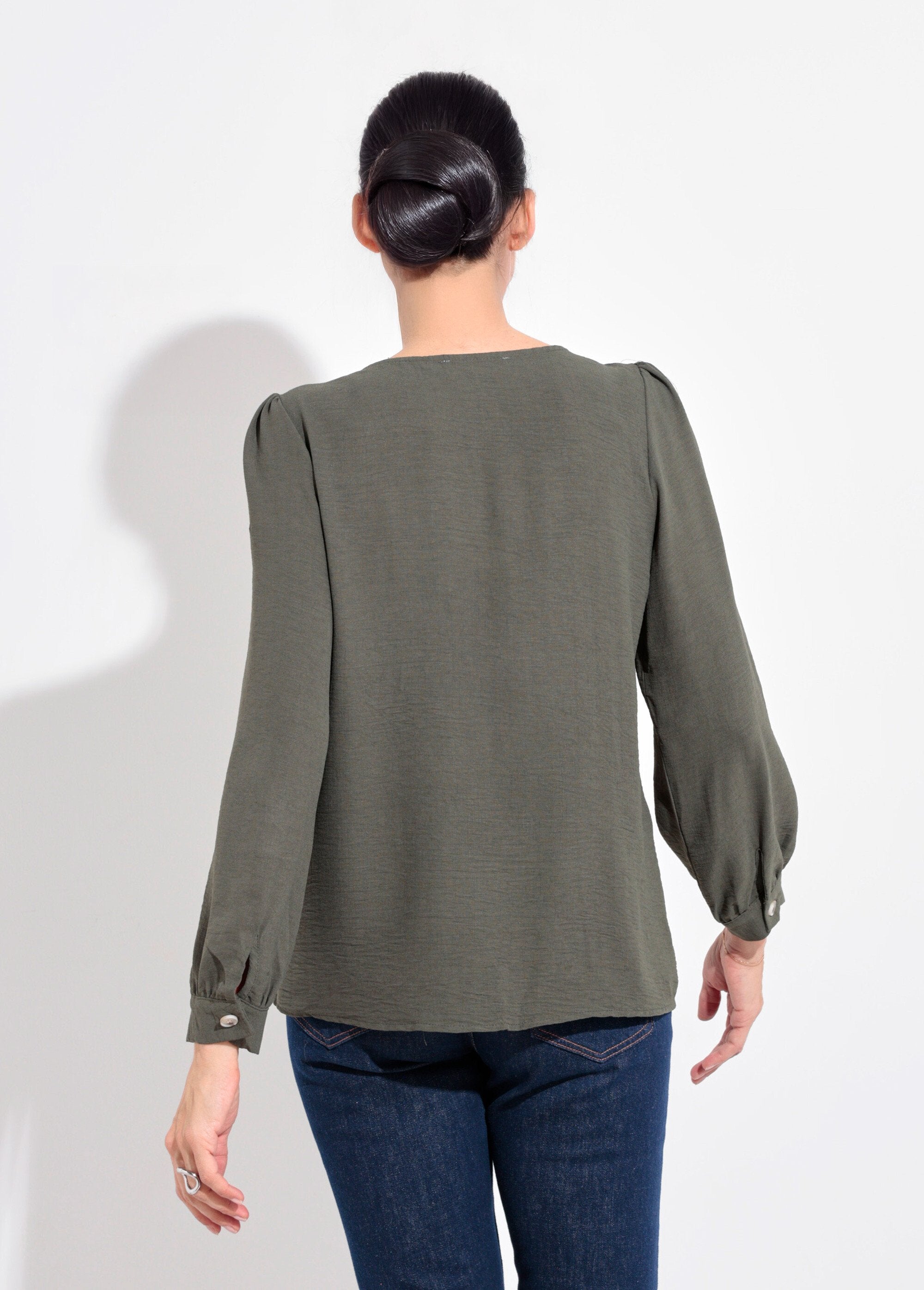Tuniek_met_V-hals_en_reliëfknoopsluiting_Kaki_DO1_slim