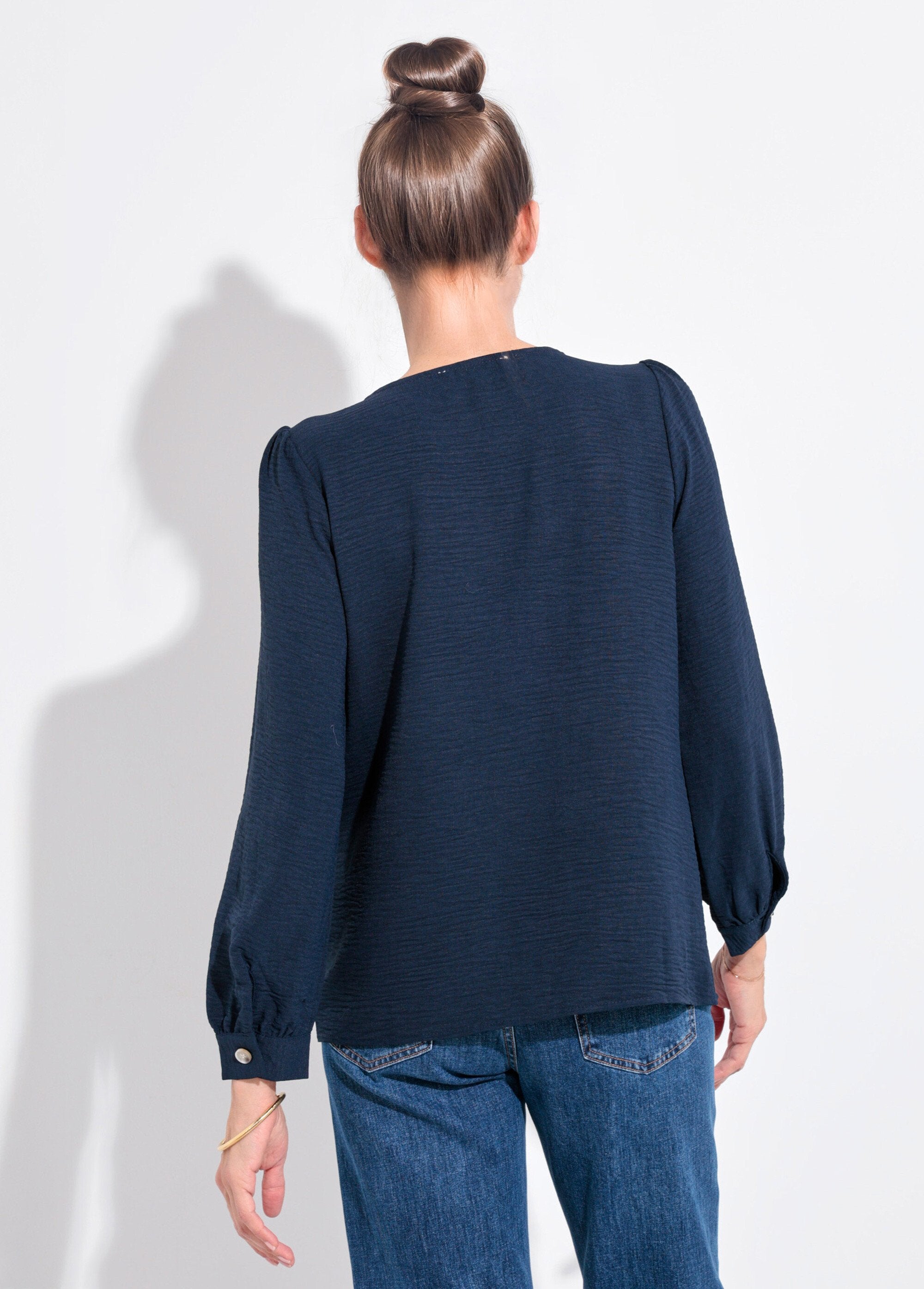 Tuniek_met_V-hals_en_reliëfknoopsluiting_Marine_DO1_slim